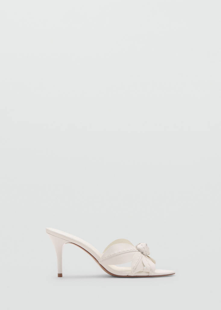 Leather sandals with flower heel — Ecru