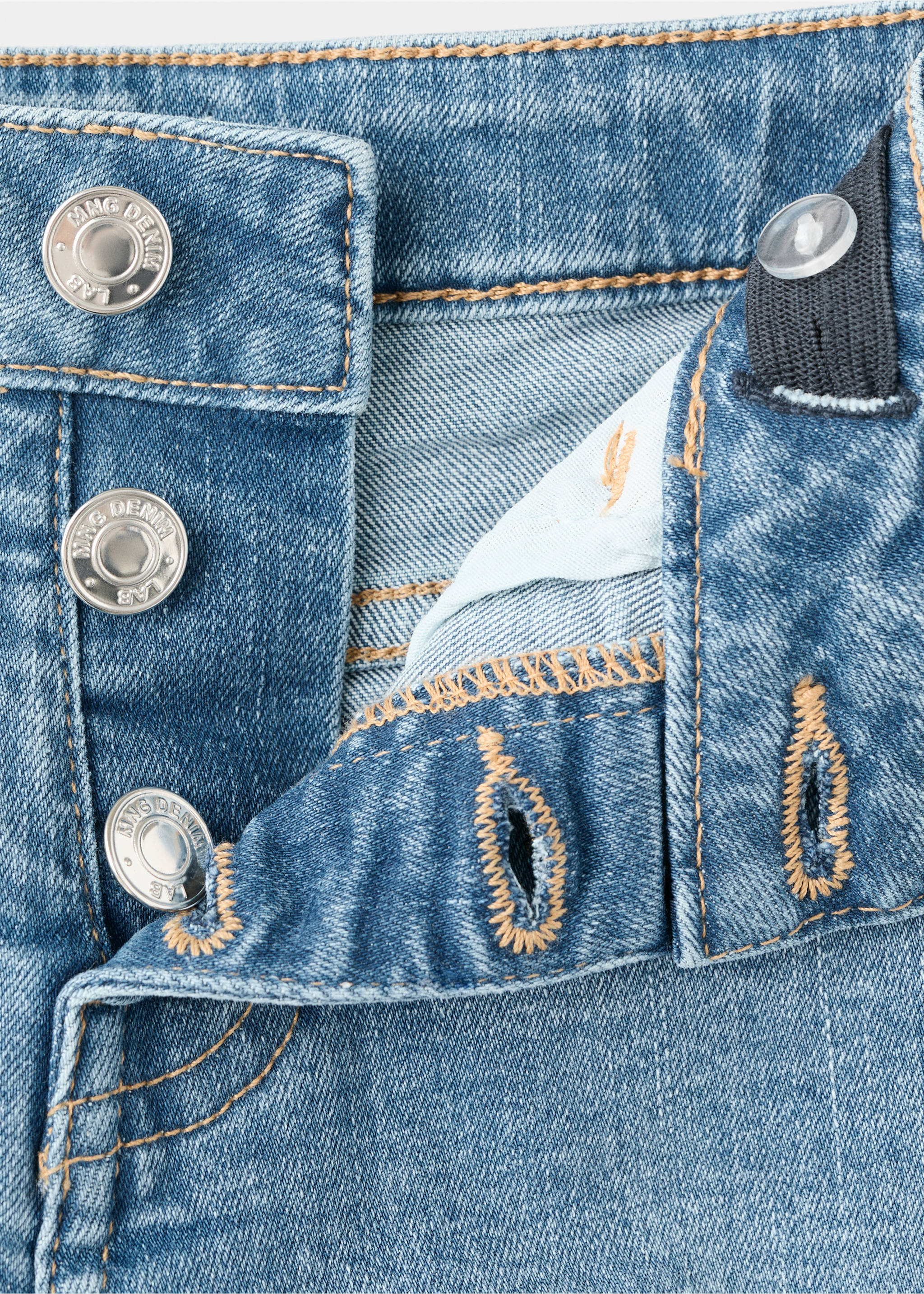 Frayed hem shorts - Details of the article 8, Medium Blue. Ref: 27027783-00.