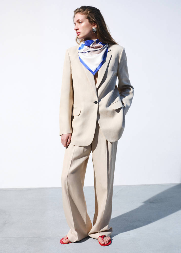 Straight mid-rise suit trousers — Sand