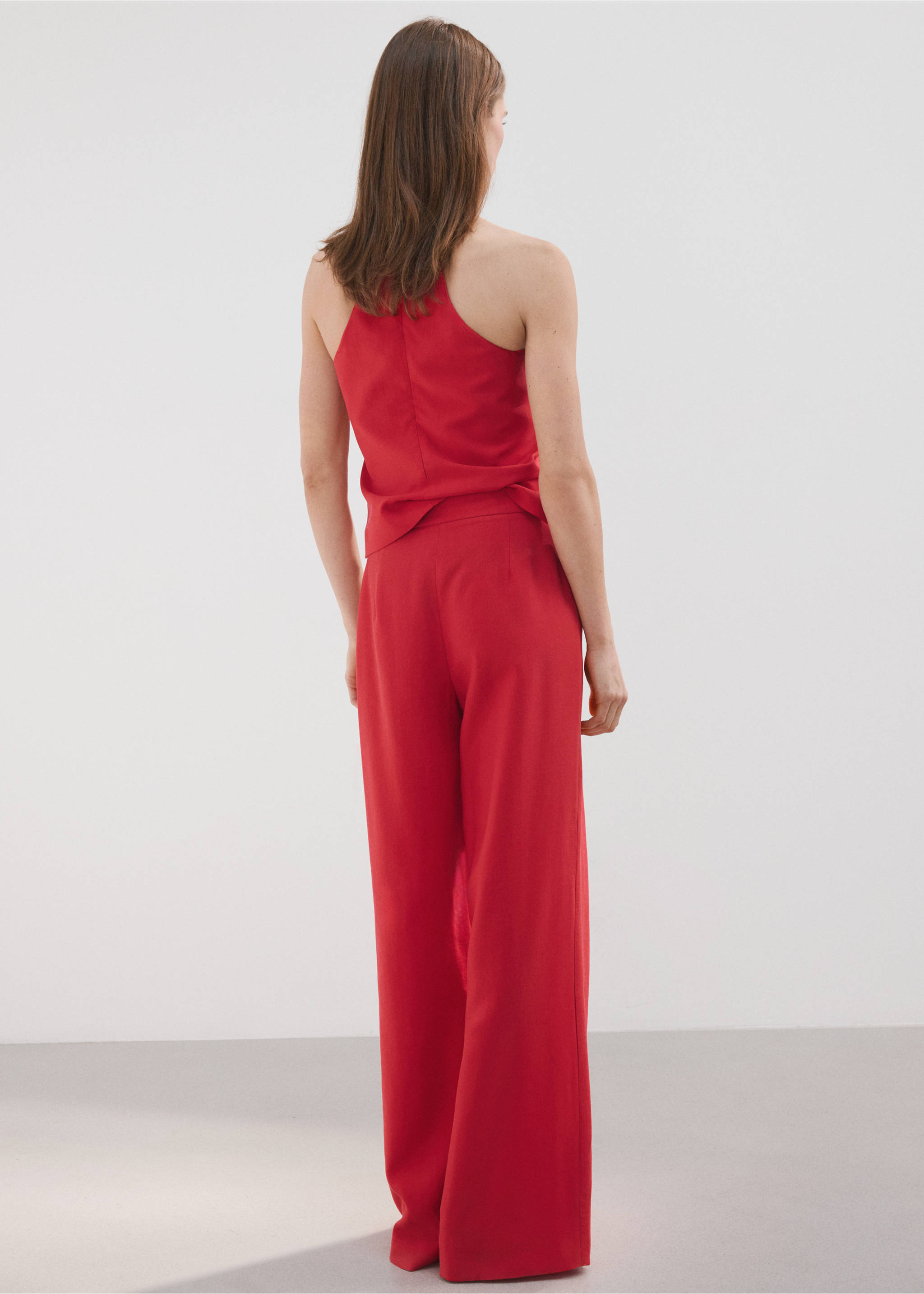 Straight-fit lyocell trousers - Reverse of the article, Red. Ref: 27027807-00.