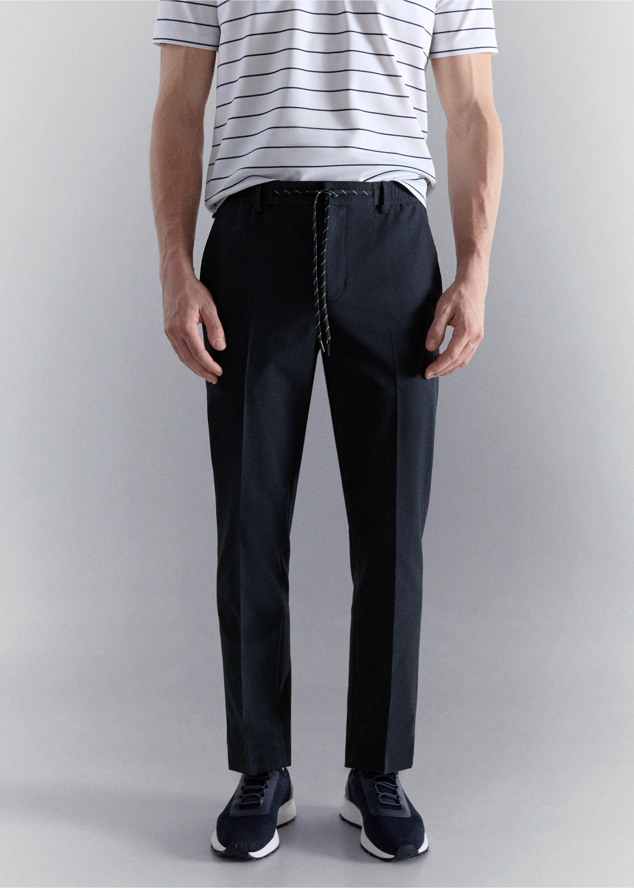 بنطلون من القماش المطاطي بقصة ضيقة - رؤية وسط, أزرق غامق. Ref: 27027898-00.