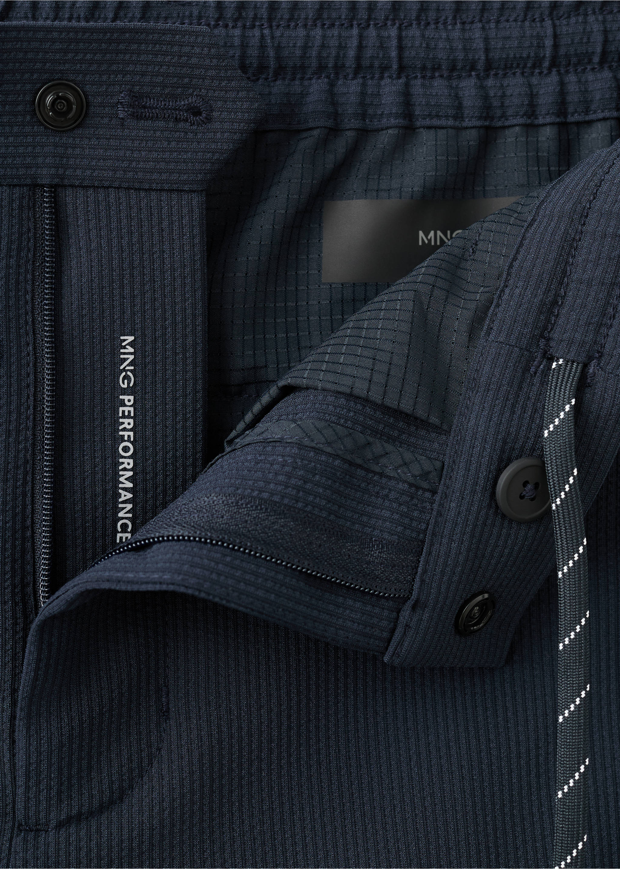 Slim Fit-Hose aus Comfort-Stretch-Gewebe - Detail des Artikels 8, Marineblau. Ref: 27027898-00.