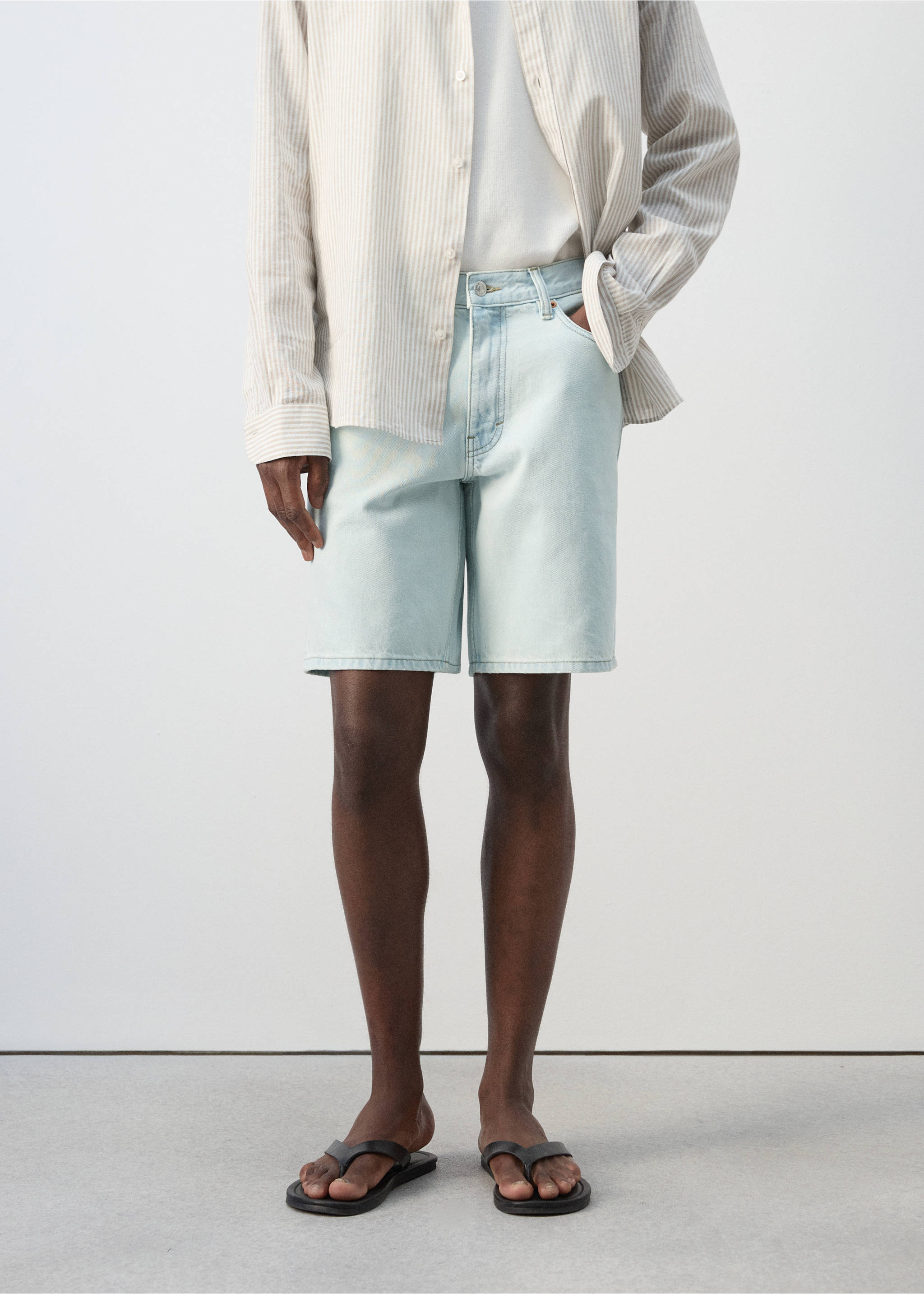 Bermudas vaqueras rectas - Plano medio, Azul bleach. Ref: 27027902-00.