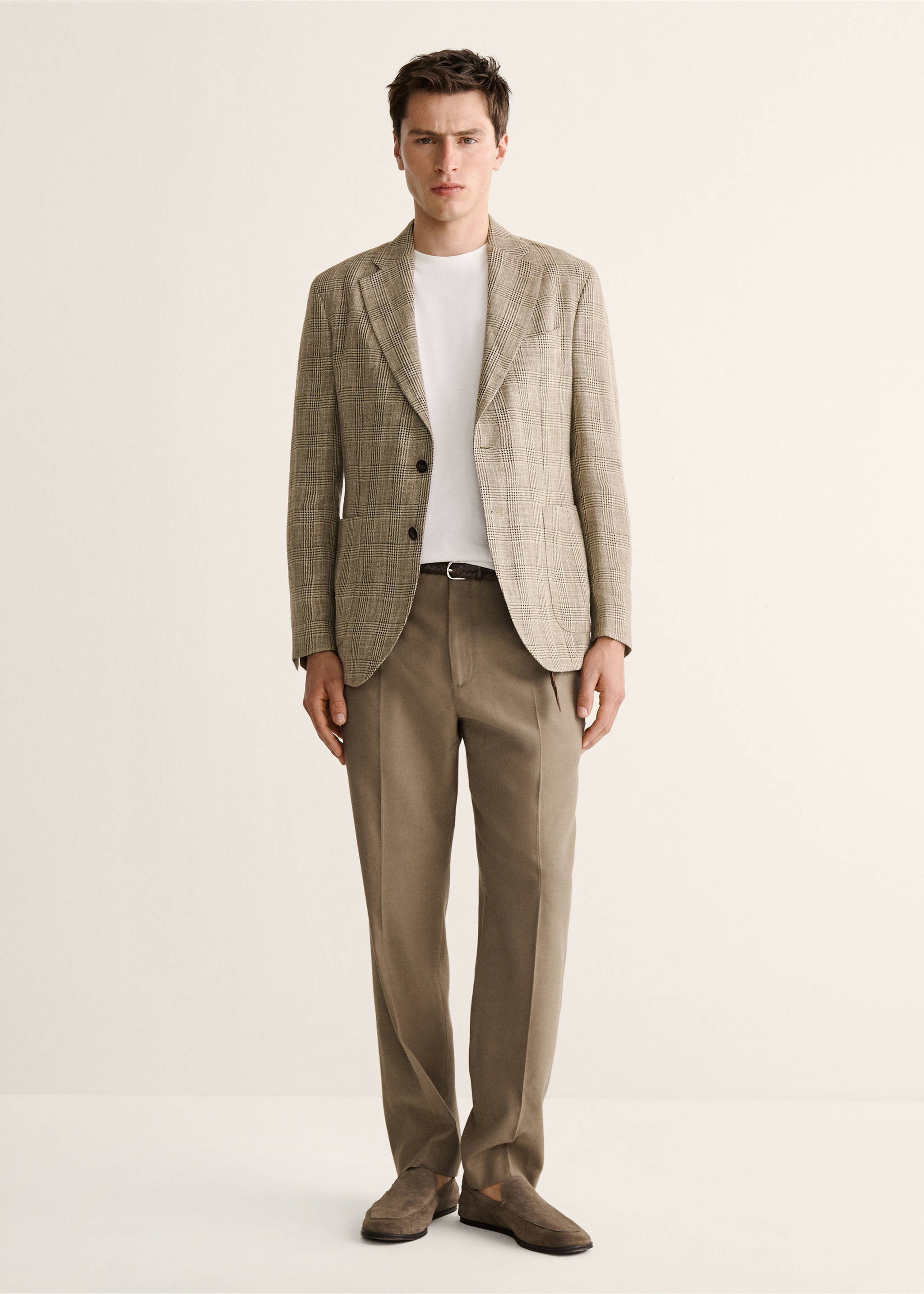 Regular-fit pleated trousers - General plane, Khaki. Ref: 27027903-00.