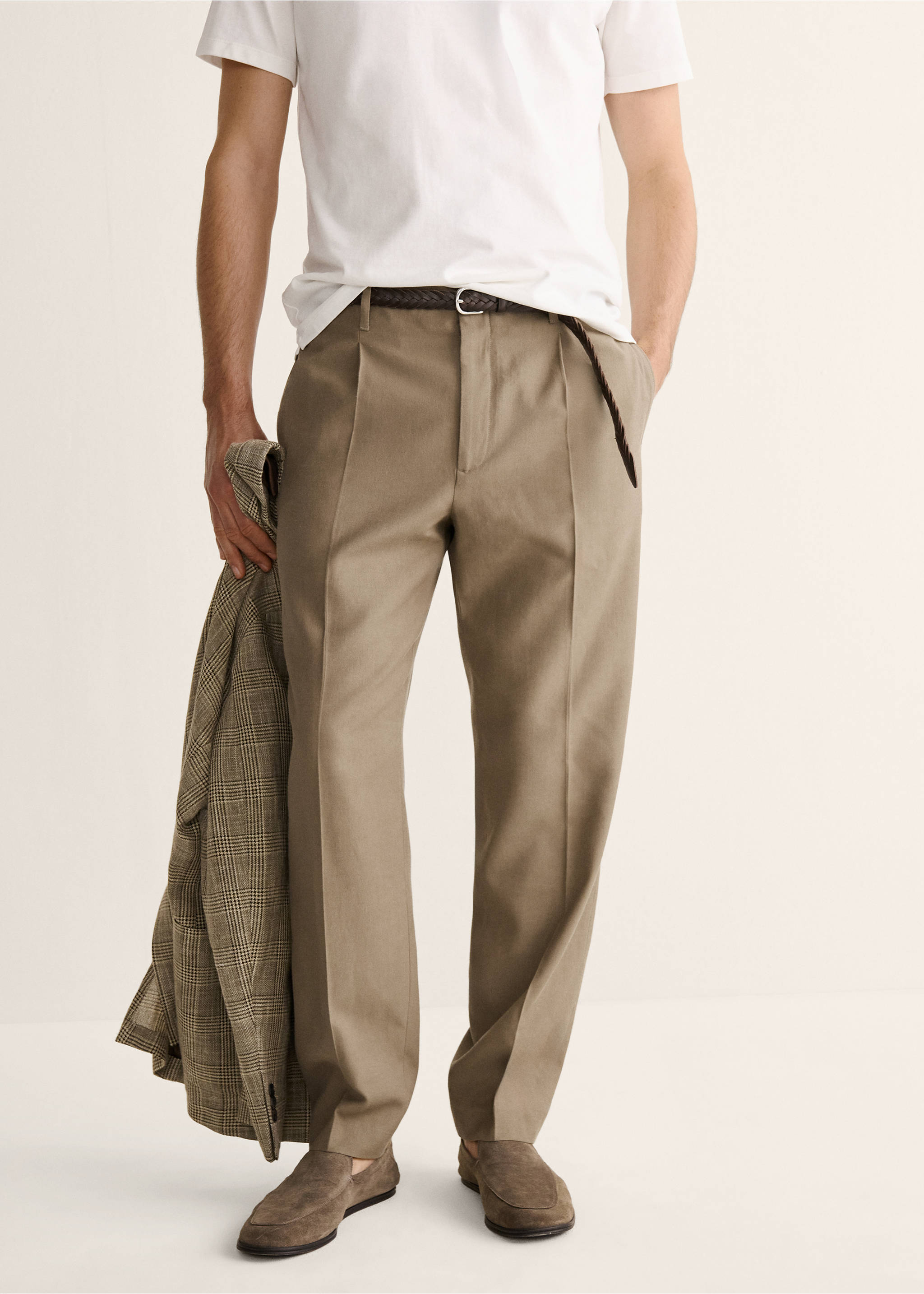 Regular-fit pleated trousers - Medium plane, Khaki. Ref: 27027903-00.