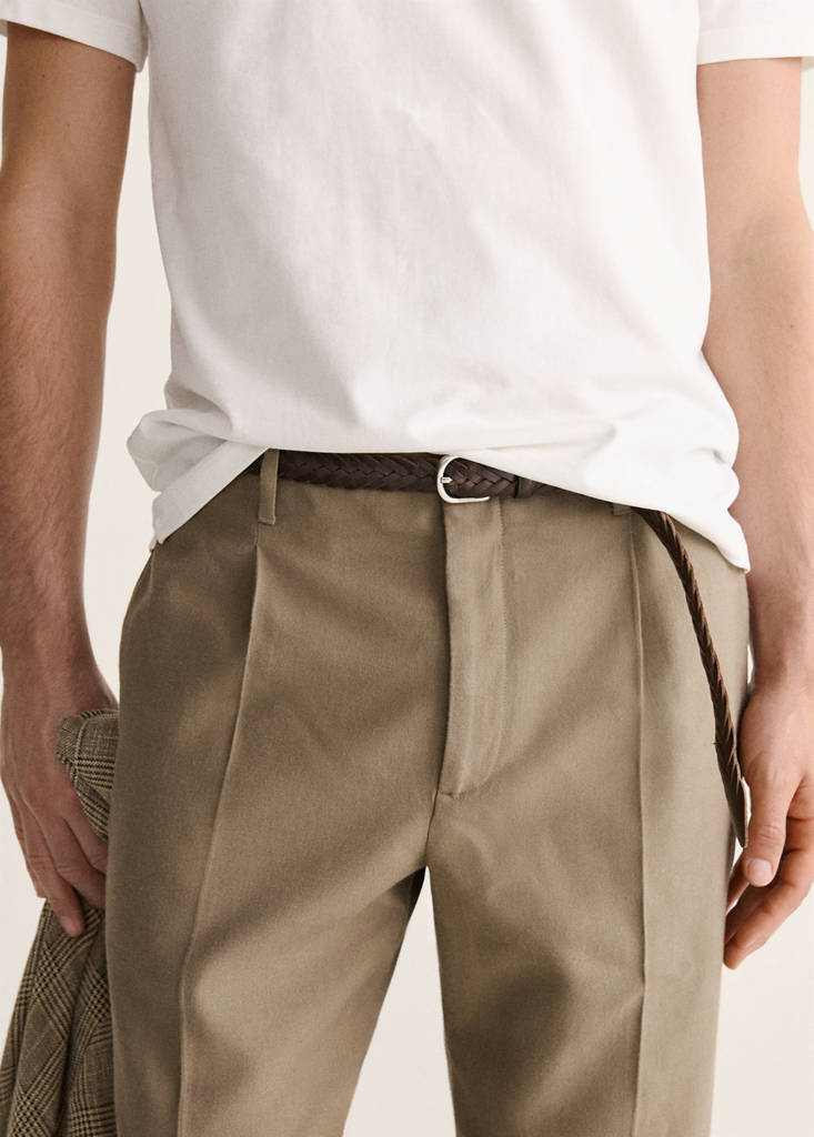 Regular-fit pleated trousers — Khaki