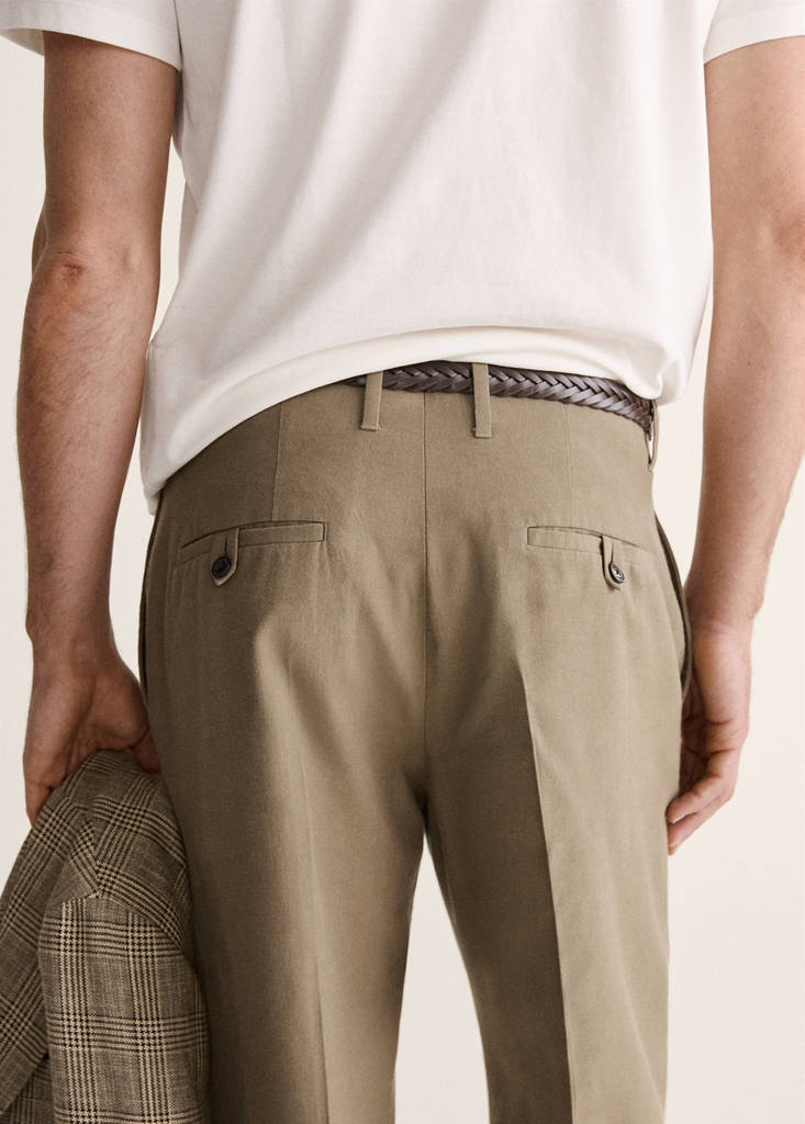 Regular-fit pleated trousers — Khaki