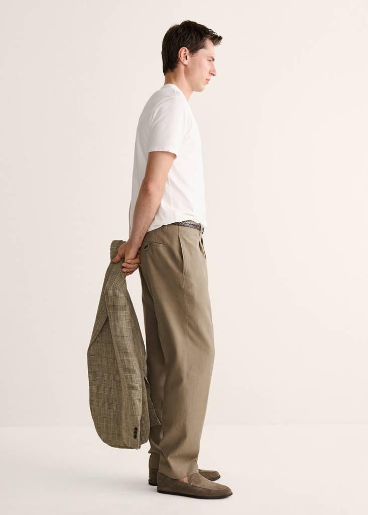 Regular-fit pleated trousers — Khaki
