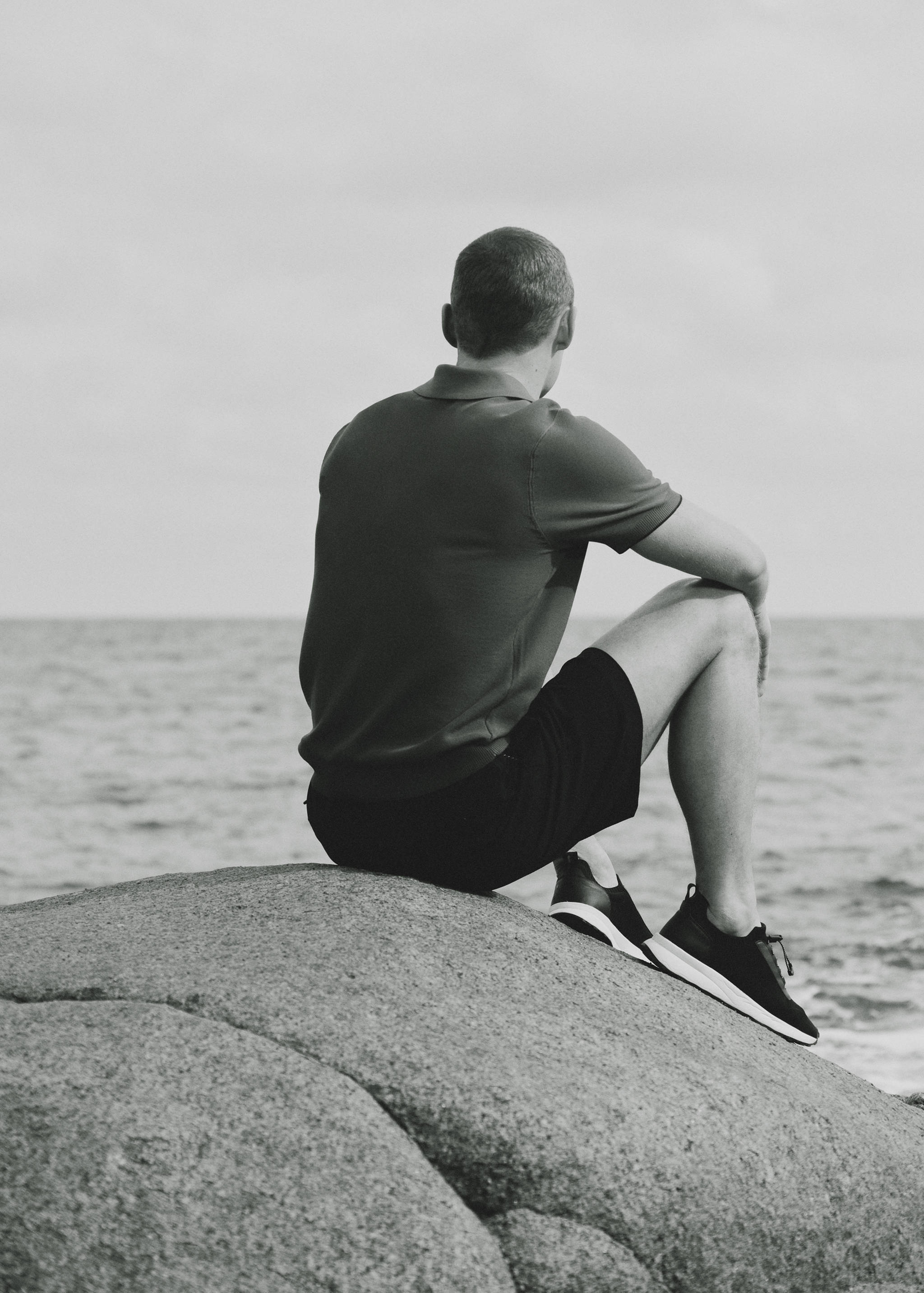 Contrasting knitted polo shirt - Details of the article 6