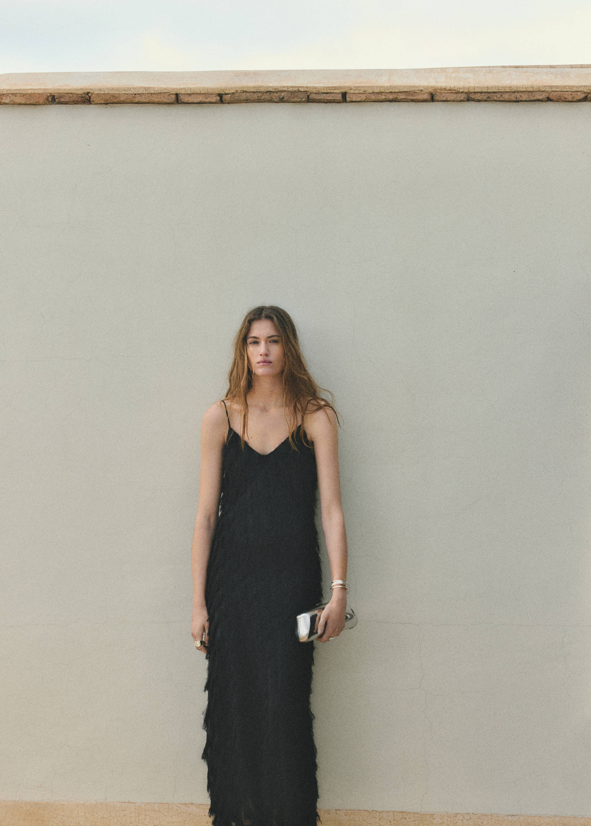 Long dress with frayed finishes - Medium plane