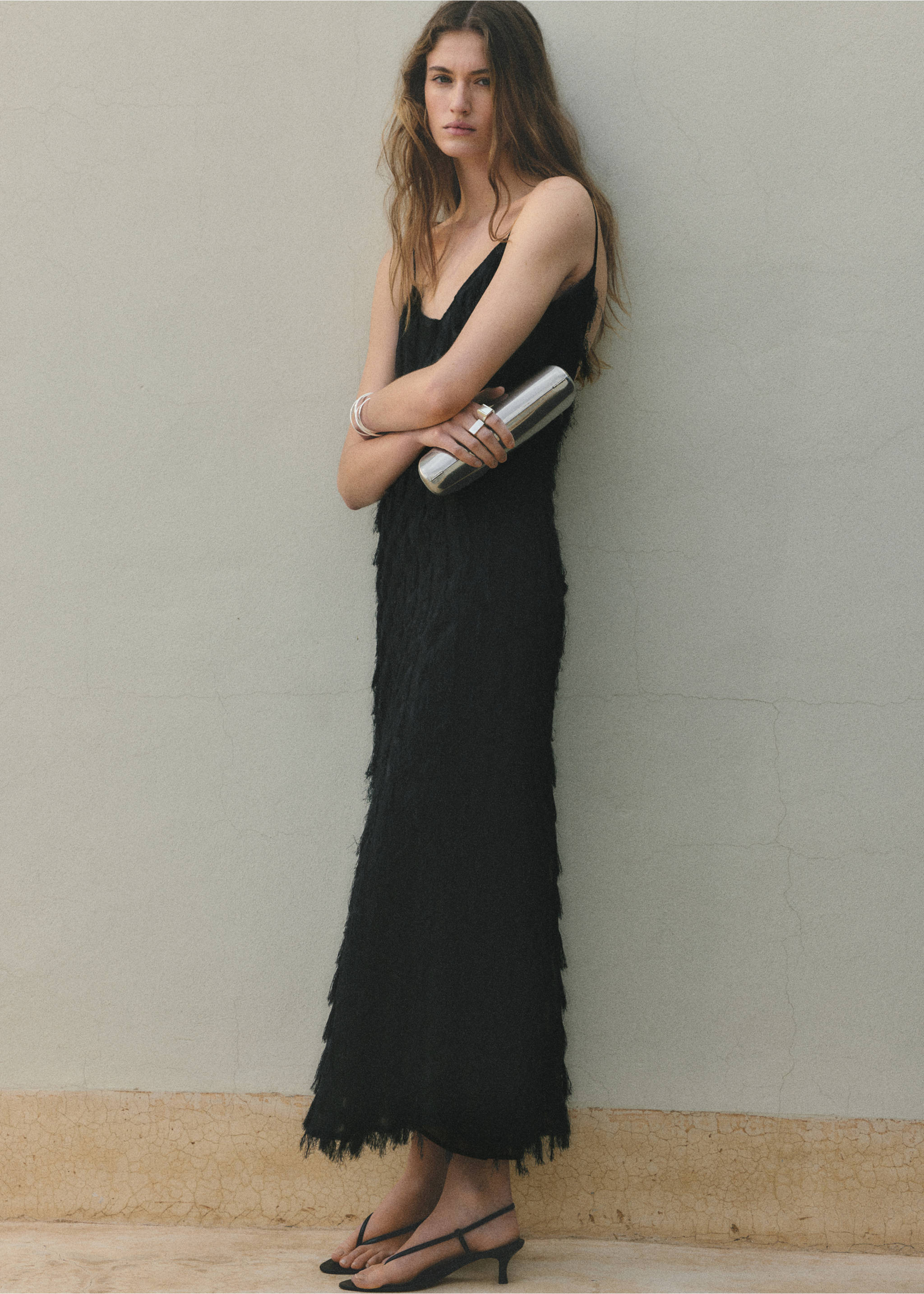 Long dress with frayed finishes - Details of the article 2, Black. Ref: 27027929-00.
