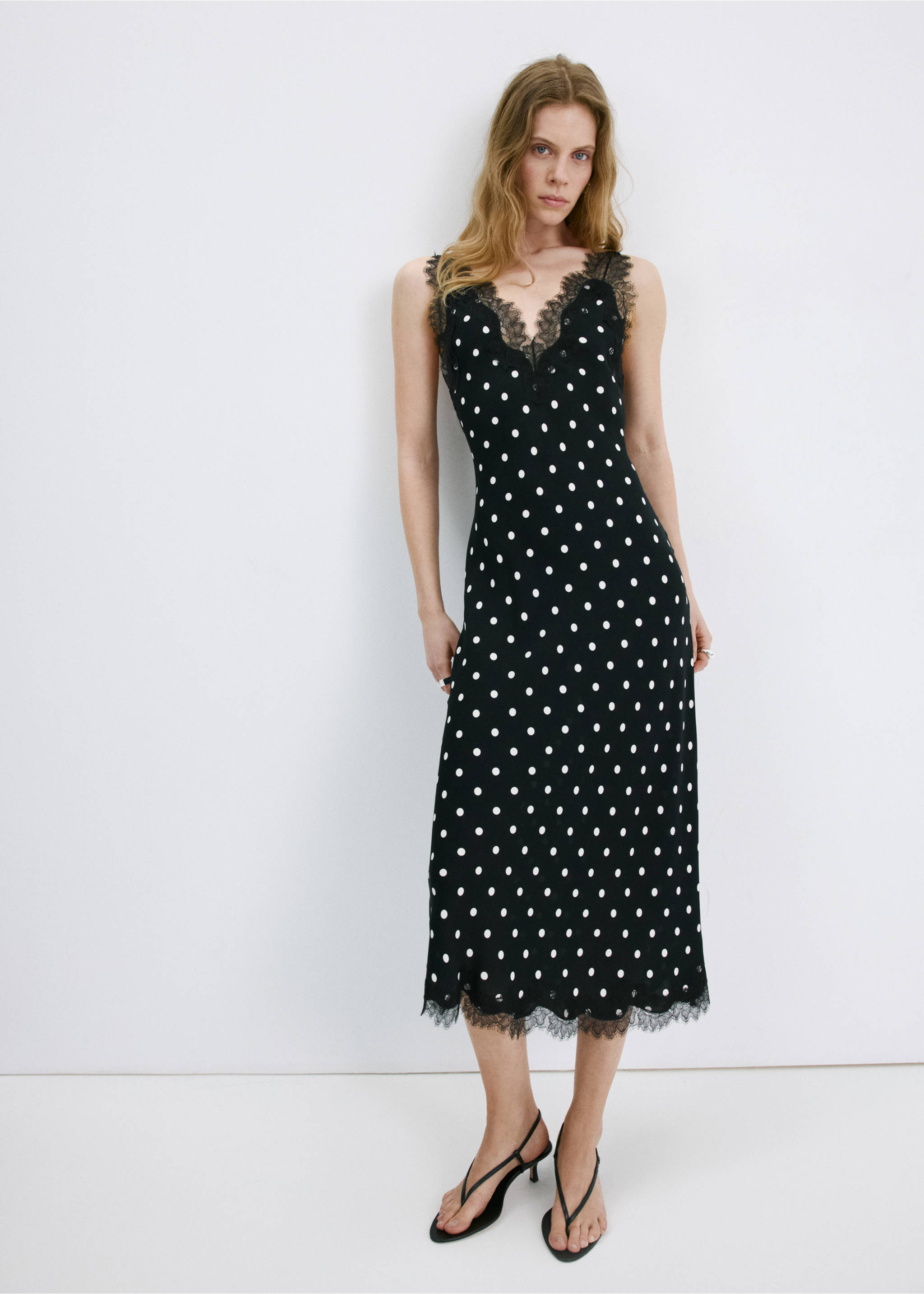 Polka dot dress with lace detail - General plane, Black. Ref: 27027935-00.