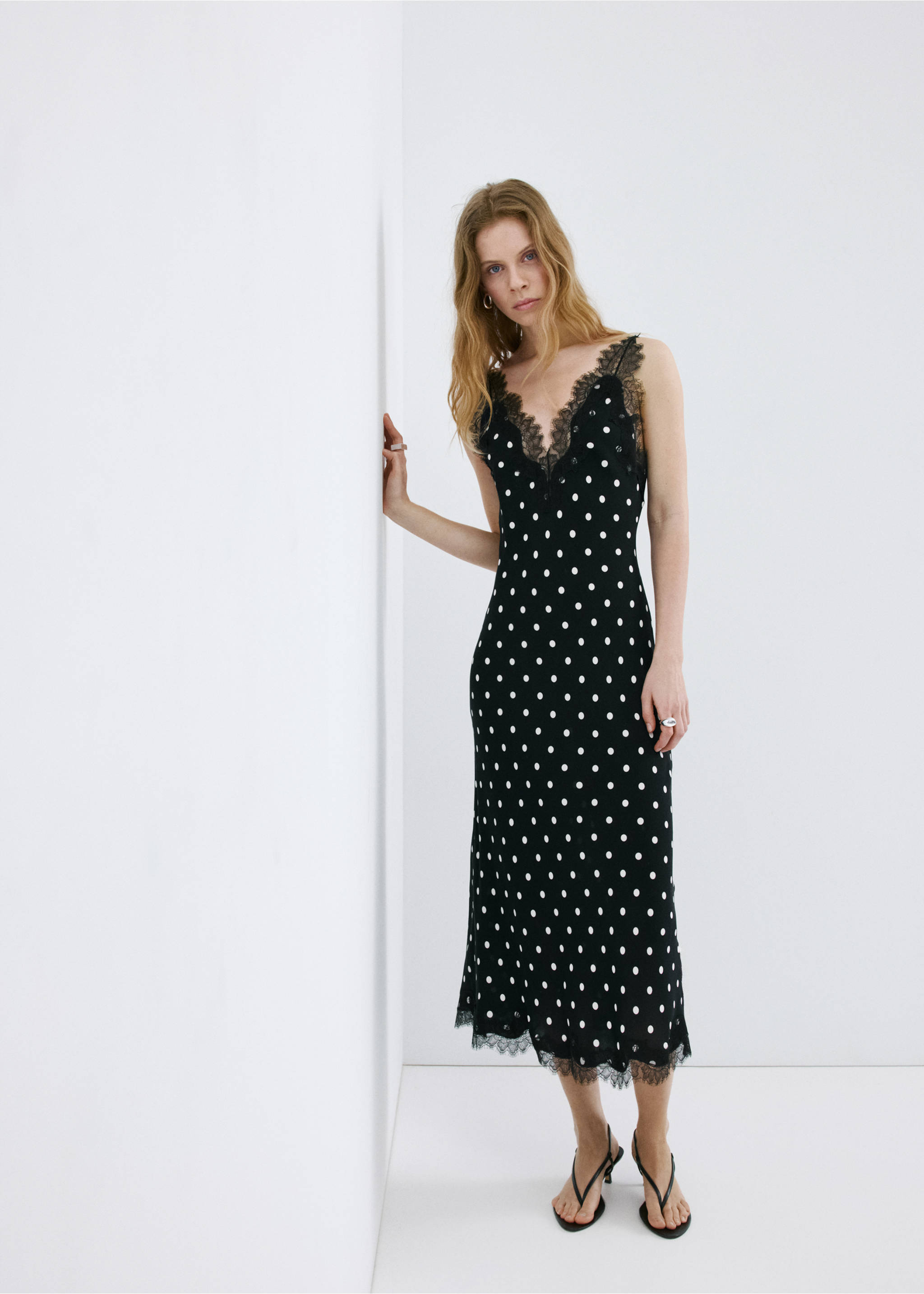 Polka dot dress with lace detail - Details of the article 2, Black. Ref: 27027935-00.
