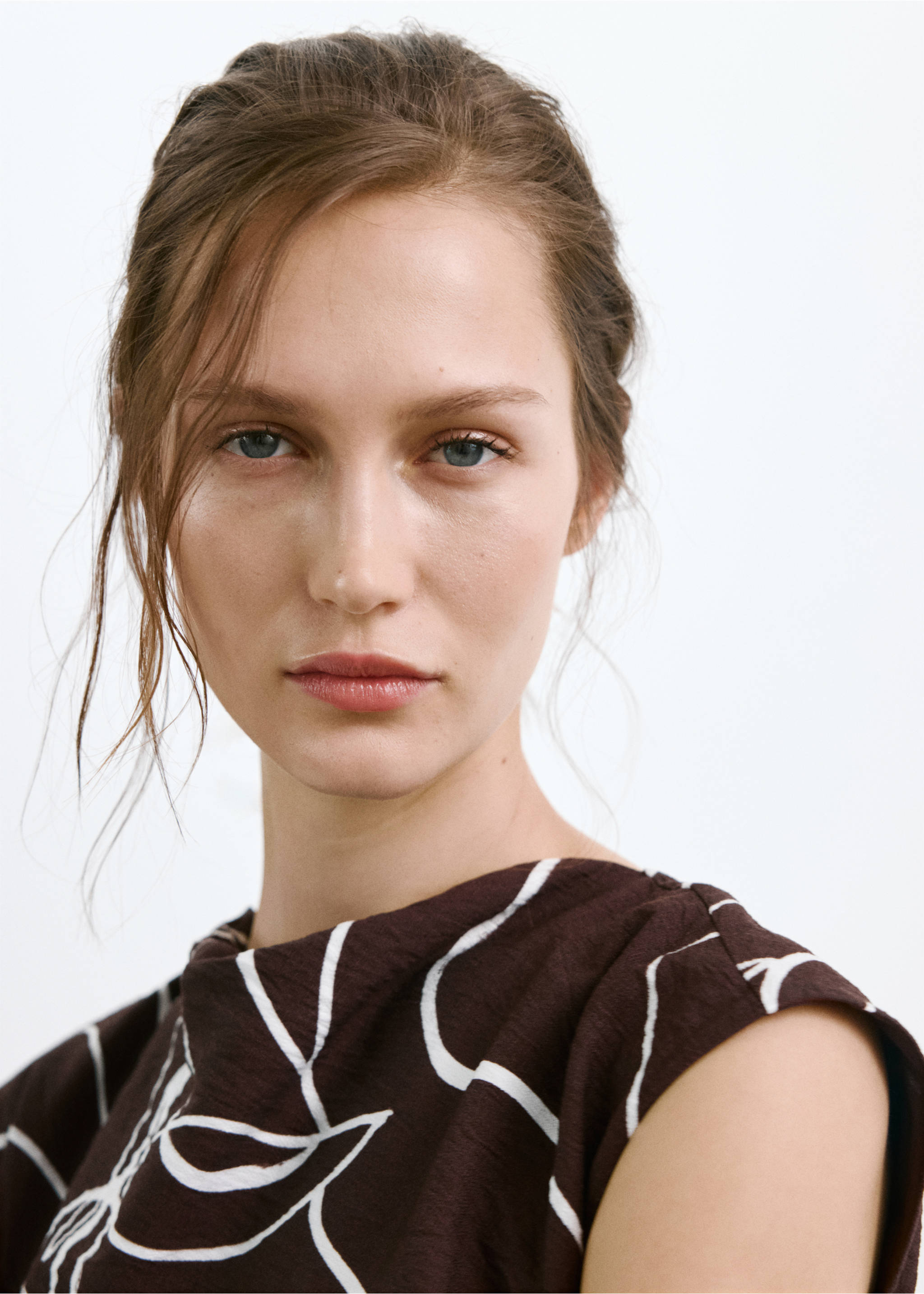 Printed ruched dress - Details of the article 1, Brown. Ref: 27027943-00.