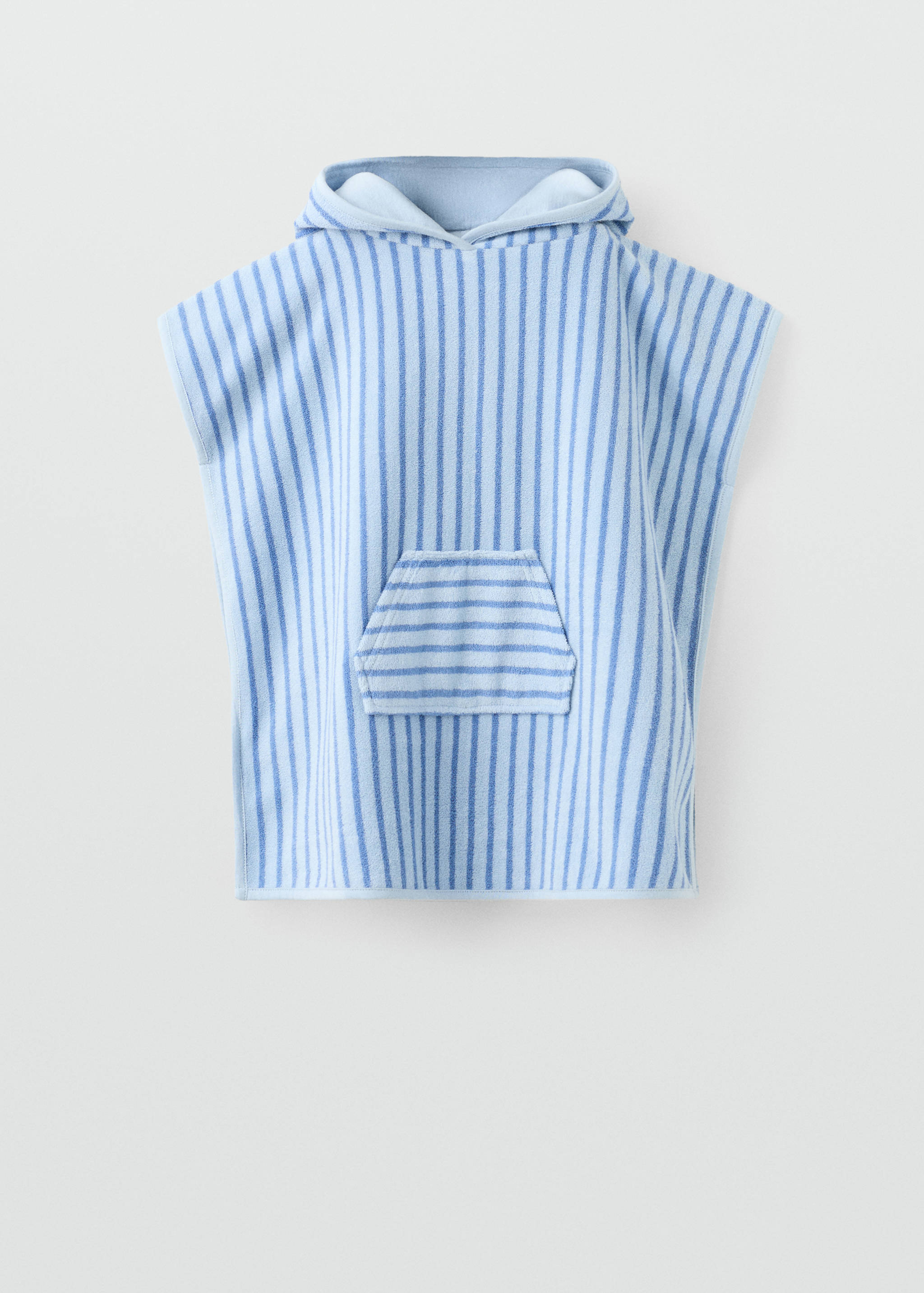 منشفة مخططة على طراز البونشو - منتج دون نموذج