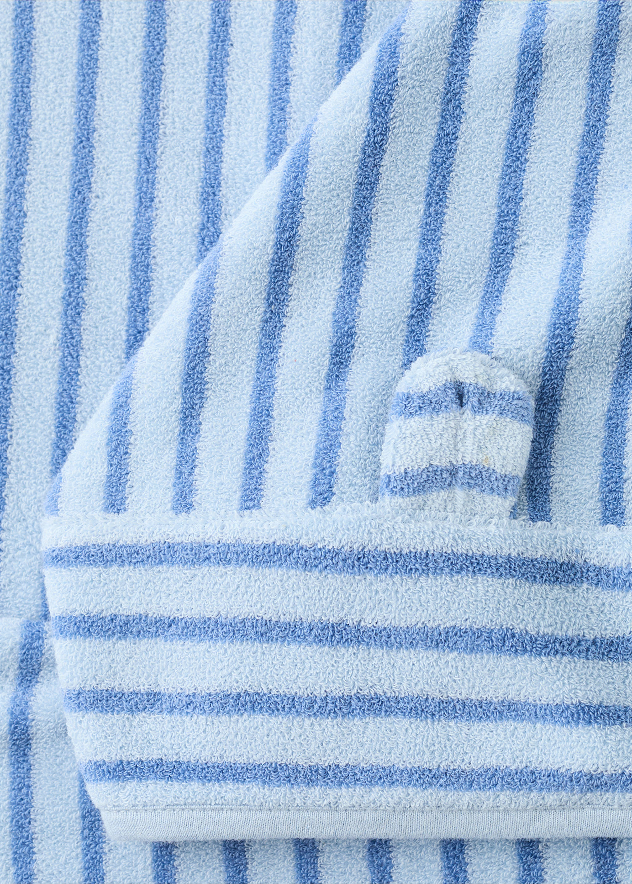 منشفة مخططة على طراز البونشو - تفاصيل المنتج 1, أزرق. Ref: 27028262-00.