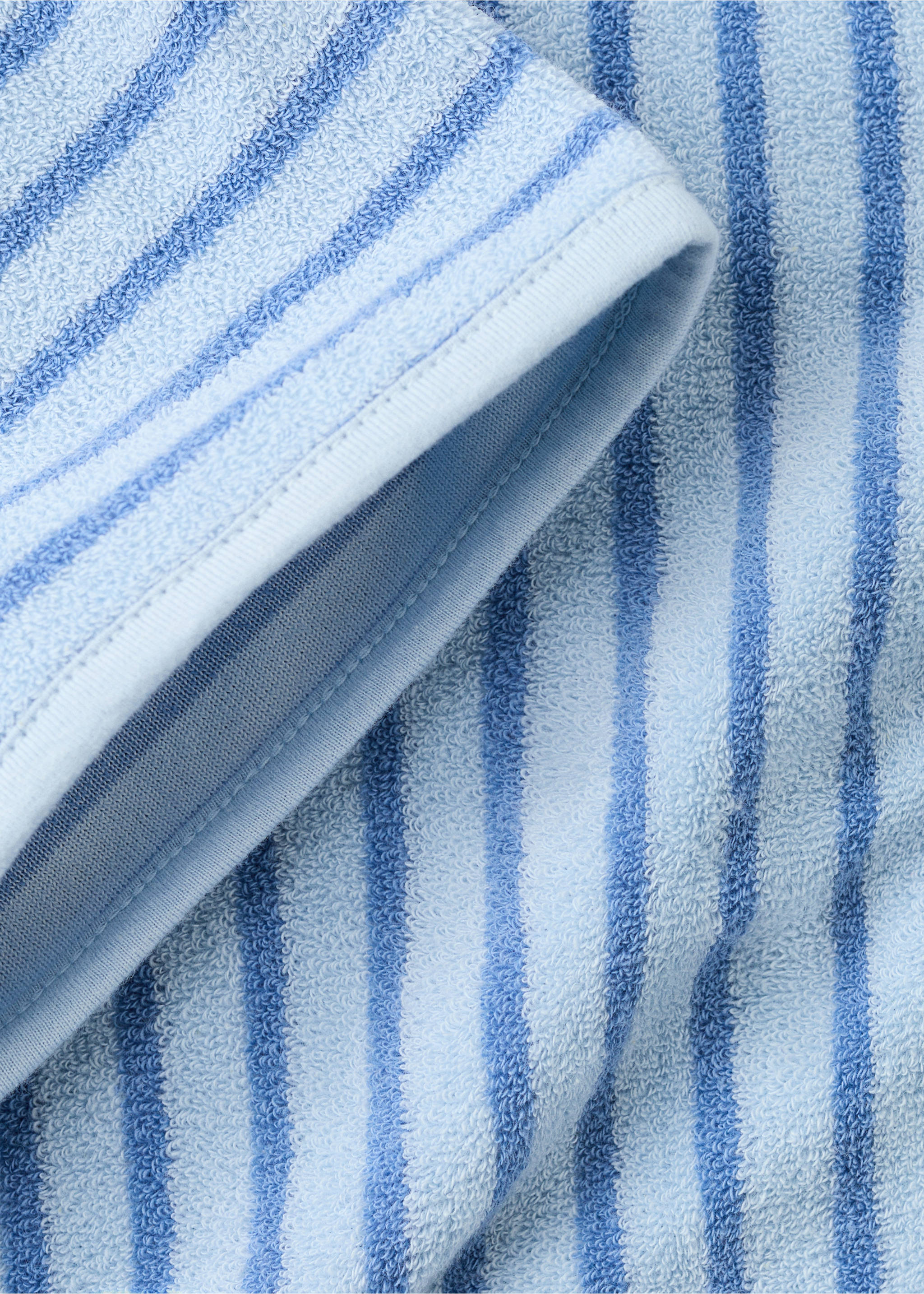 منشفة مخططة على طراز البونشو - تفاصيل المنتج 2, أزرق. Ref: 27028262-00.