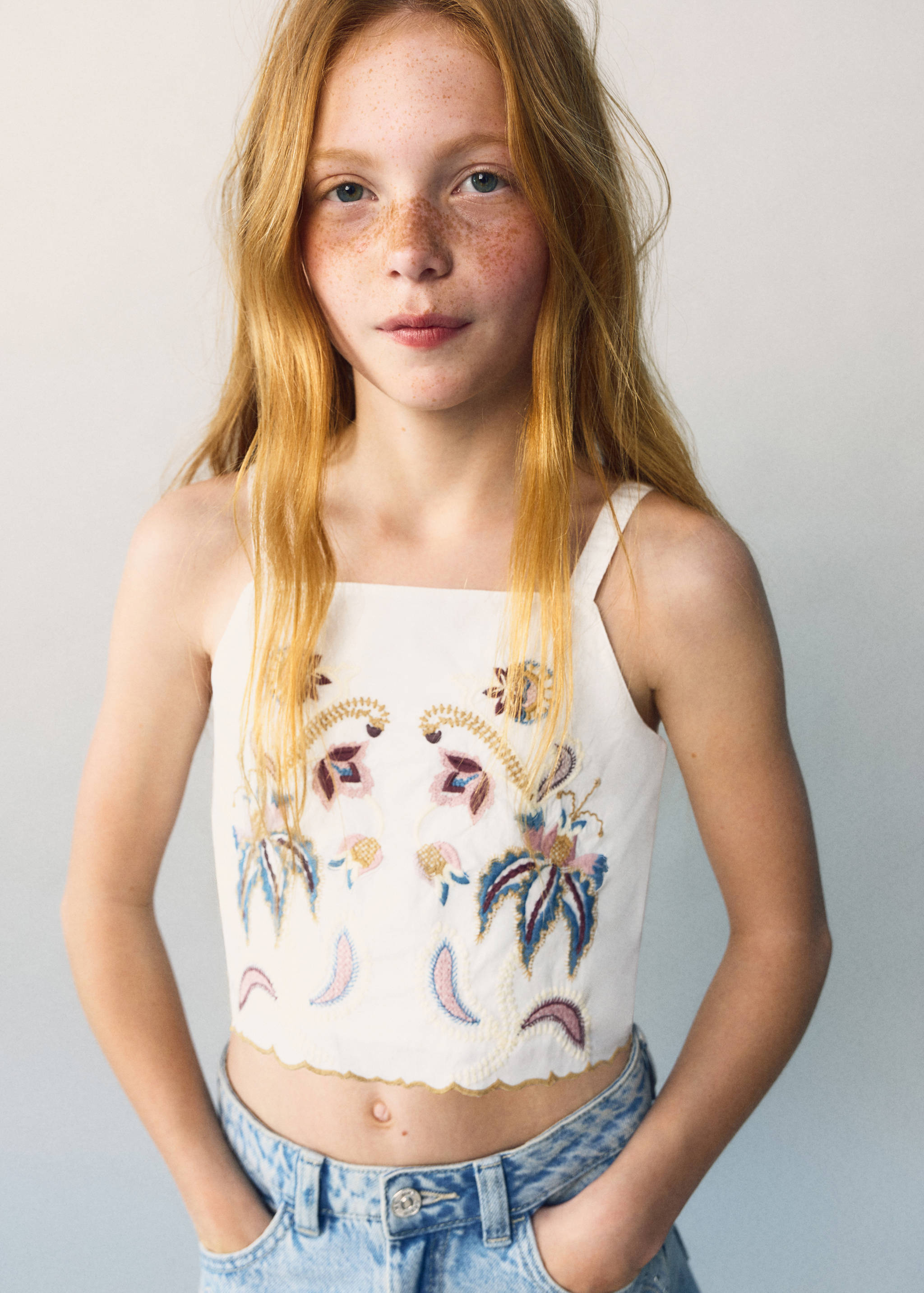 Embroidered detail crop top - General plane