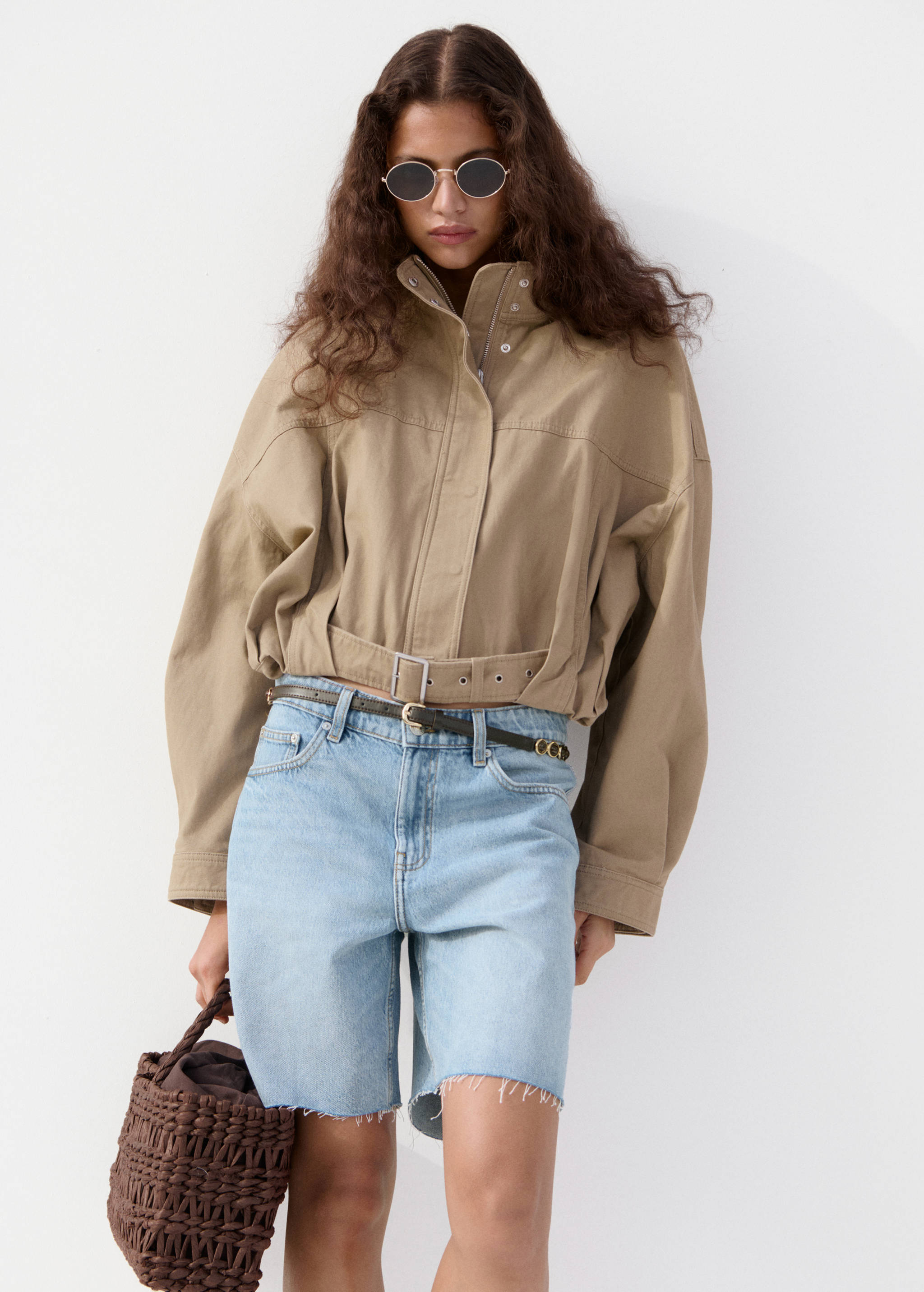 Straight leg low rise denim shorts - Details of the article 1