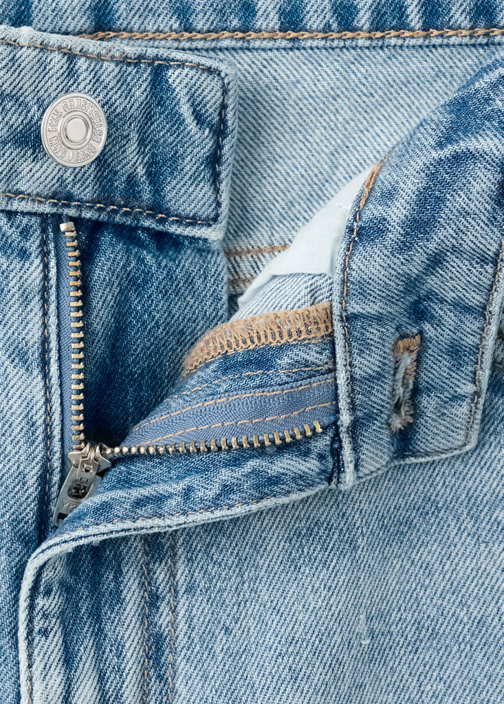 Straight low-rise denim Bermuda shorts — Medium Blue