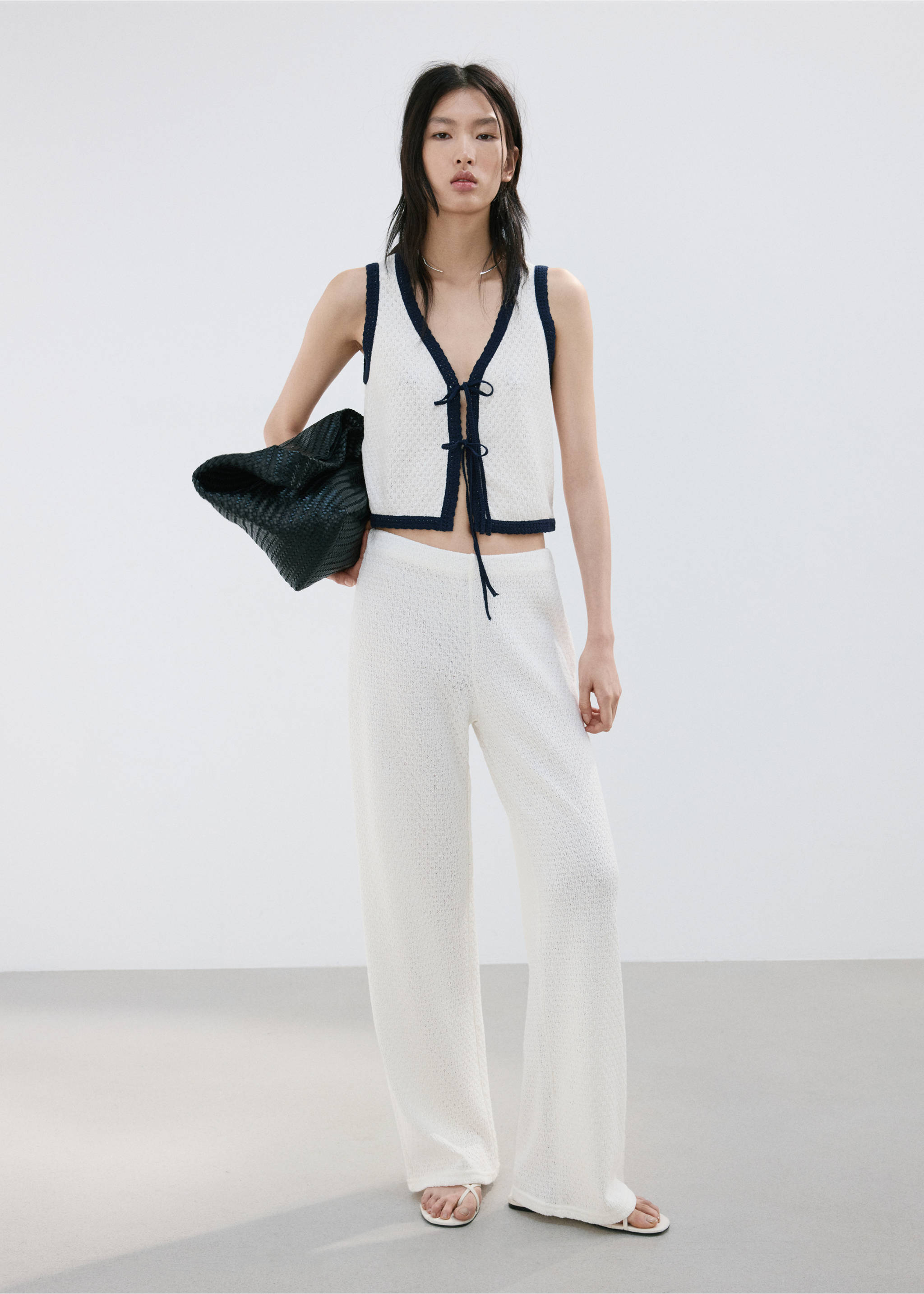 Top vest with bow details - General plane, Ecru. Ref: 27029058-00.