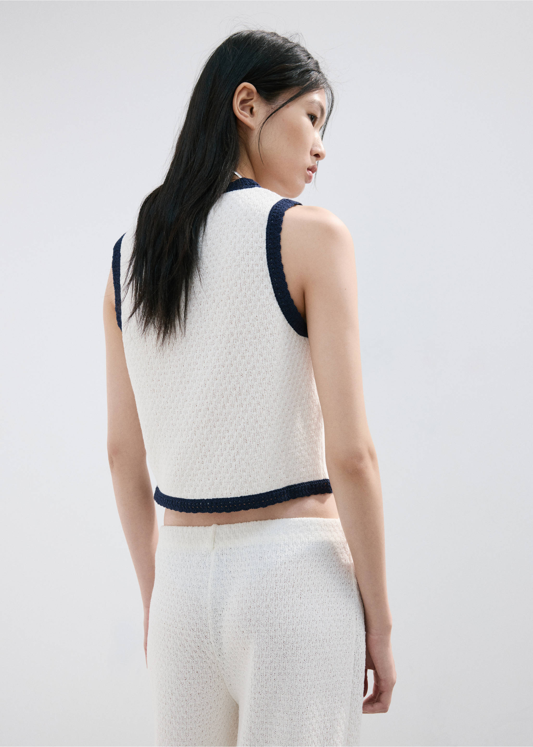 Top vest with bow details - Reverse of the article, Ecru. Ref: 27029058-00.