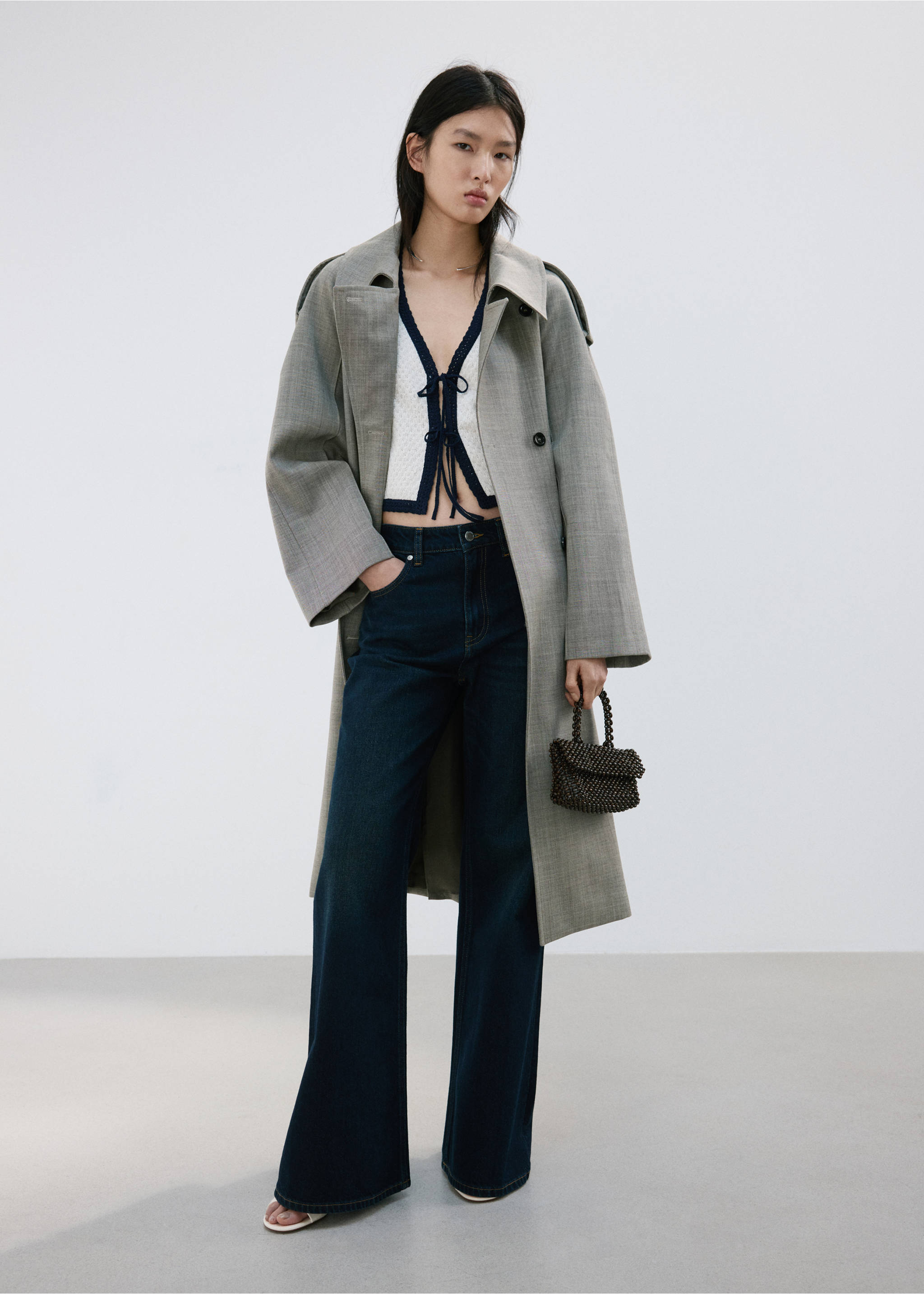 Top vest with bow details - Details of the article 2, Ecru. Ref: 27029058-00.