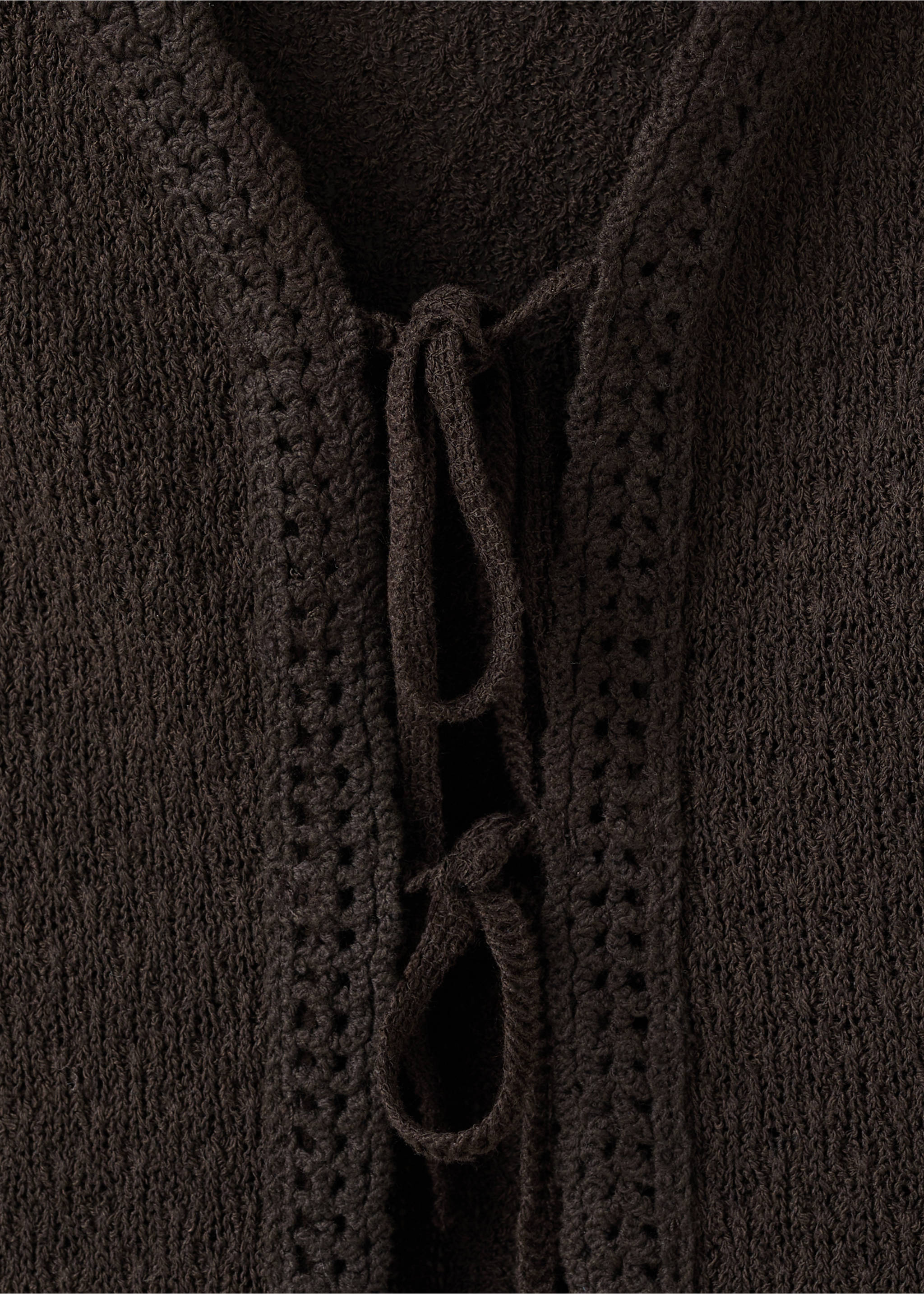 Top vest with bow details - Details of the article 8, Chocolate. Ref: 27029058-00.