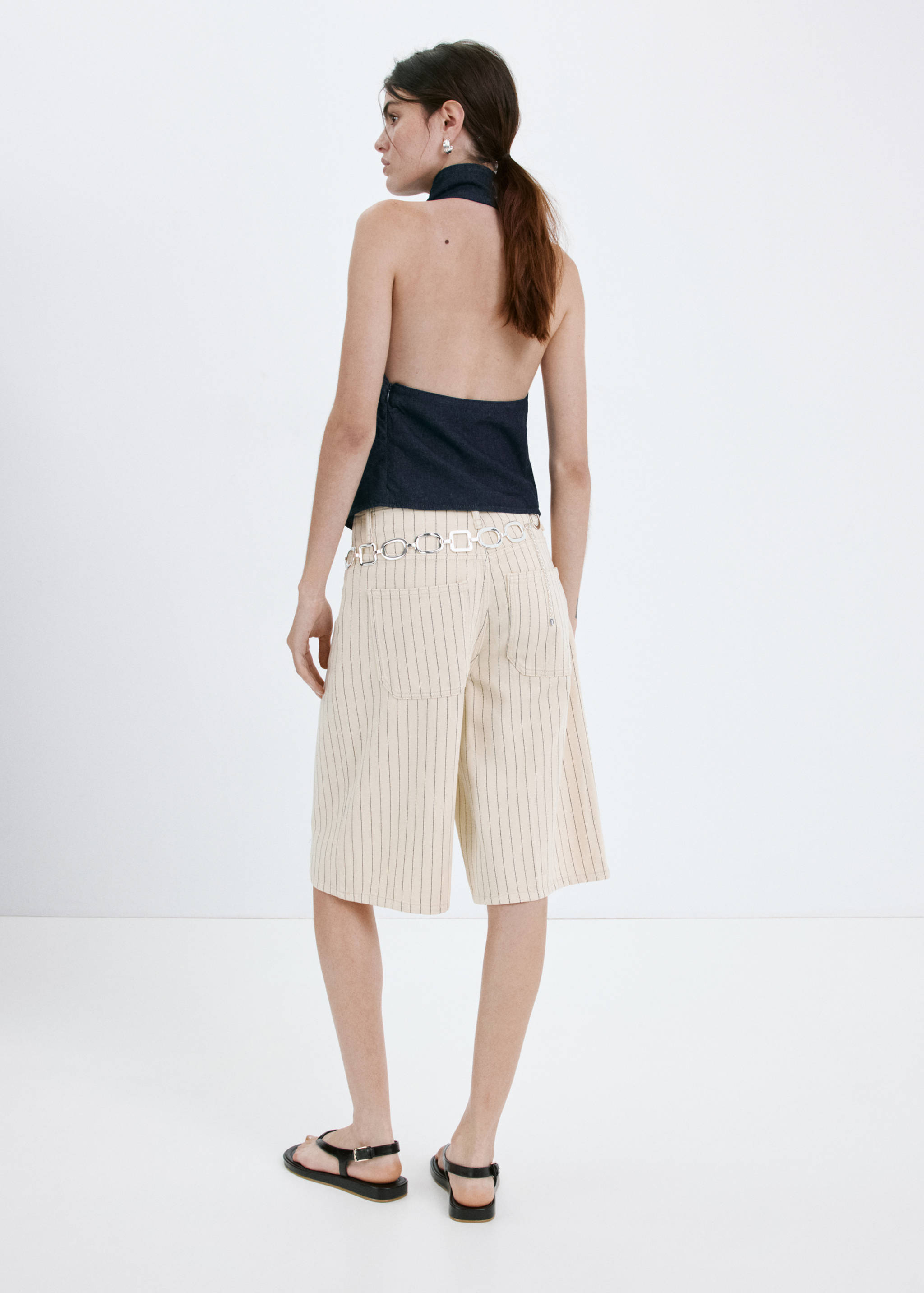 Open-back denim top - Reverse of the article