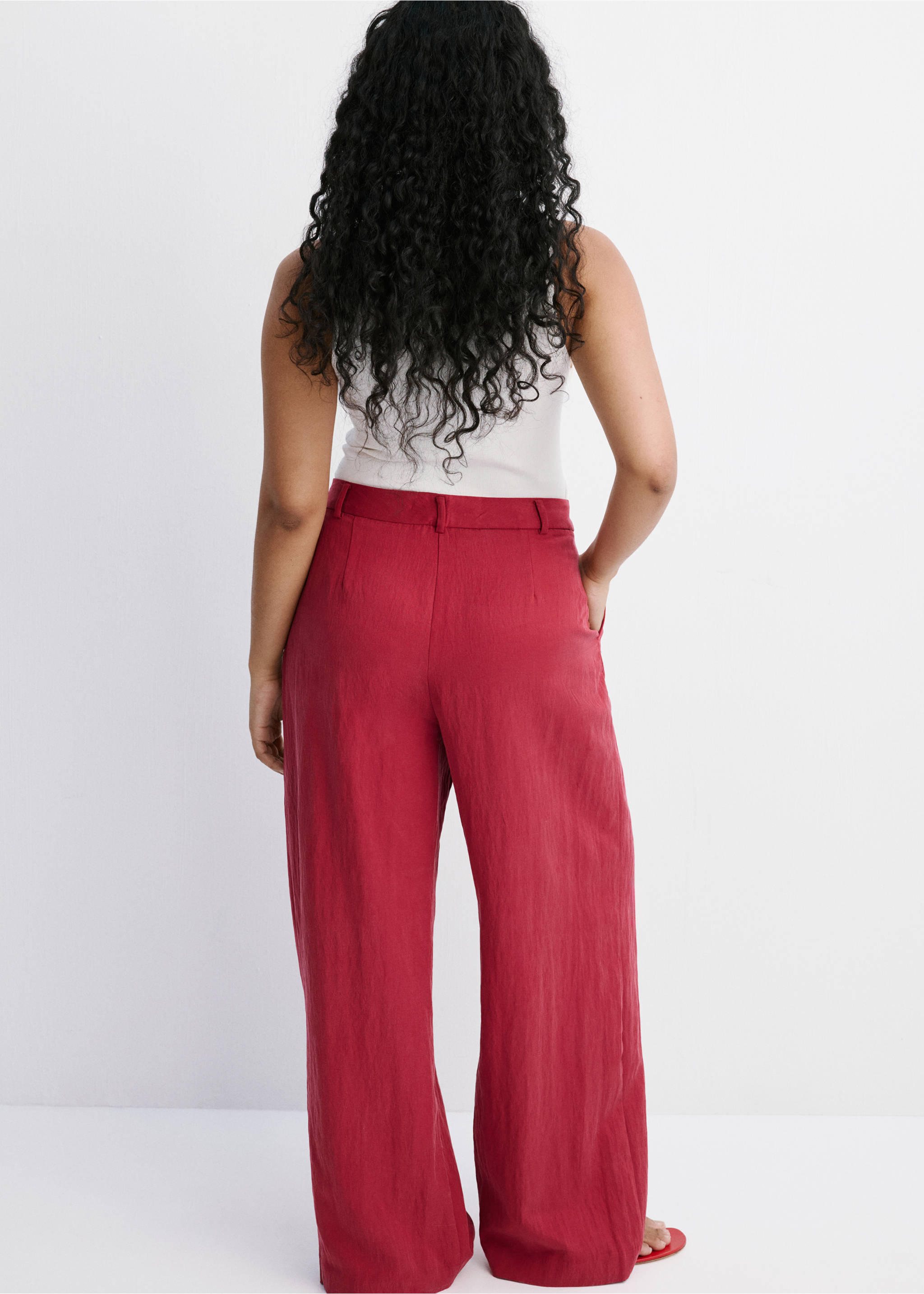 Mid-rise lyocell trousers - Details of the article 4, Red. Ref: 27029064-00.
