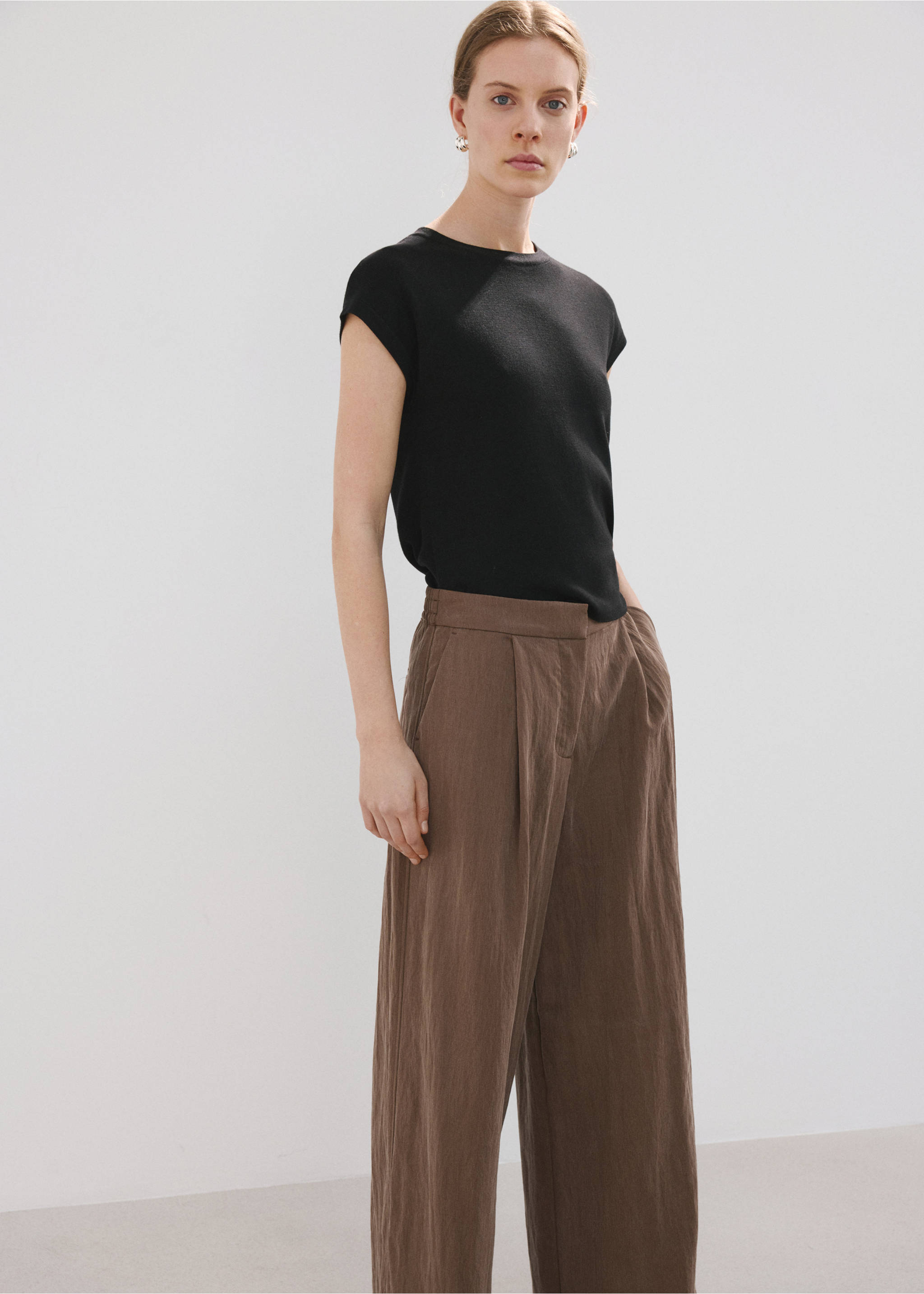 بنطلون لايوسل مستقيم - تفاصيل المنتج 1, بني. Ref: 27029065-00.