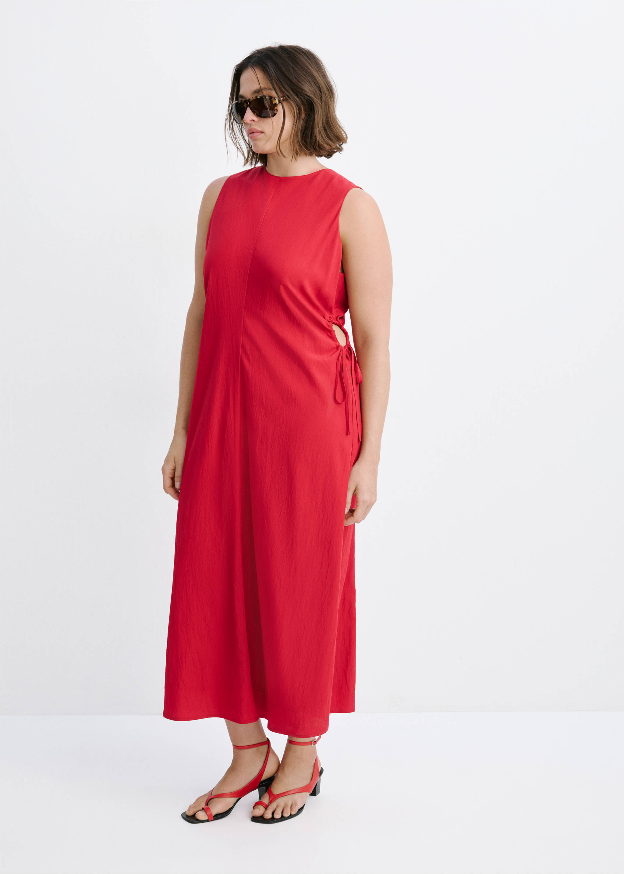 Cut-out dress with bows - Details of the article 3, Red. Ref: 27029080-00.