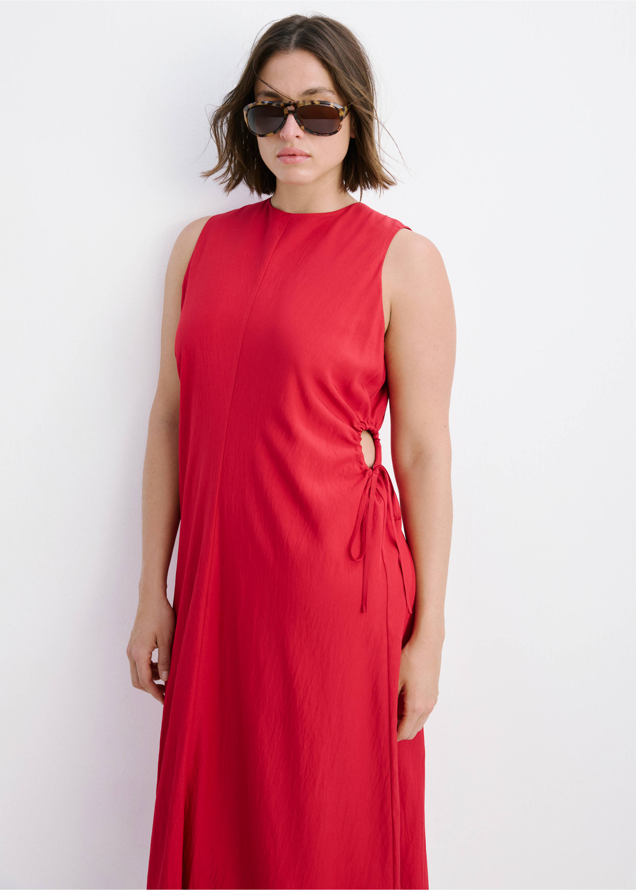 Cut-out dress with bows - Details of the article 5, Red. Ref: 27029080-00.