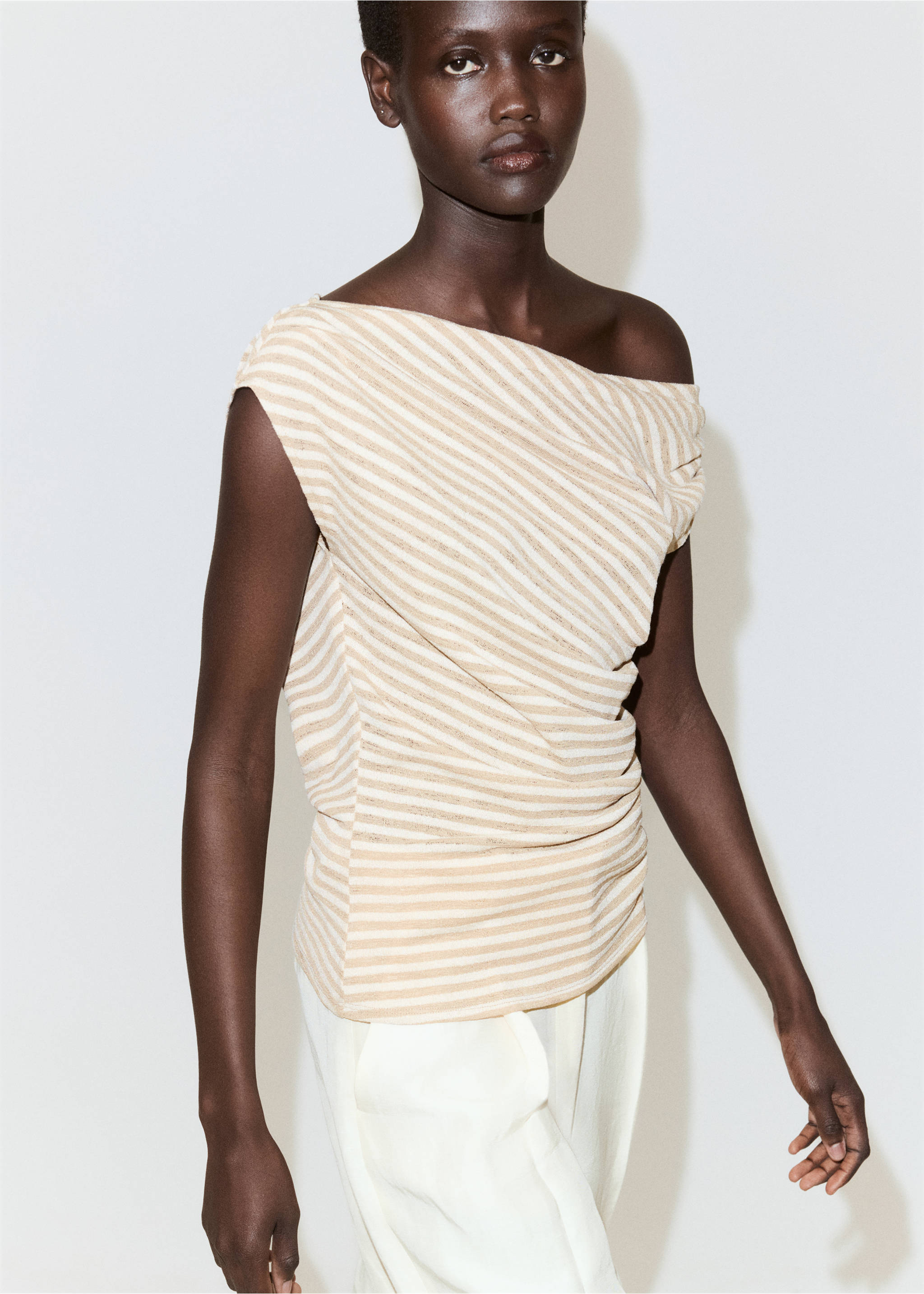 Camiseta rayas drapeada - Plano medio, Crudo. Ref: 27029084-00.