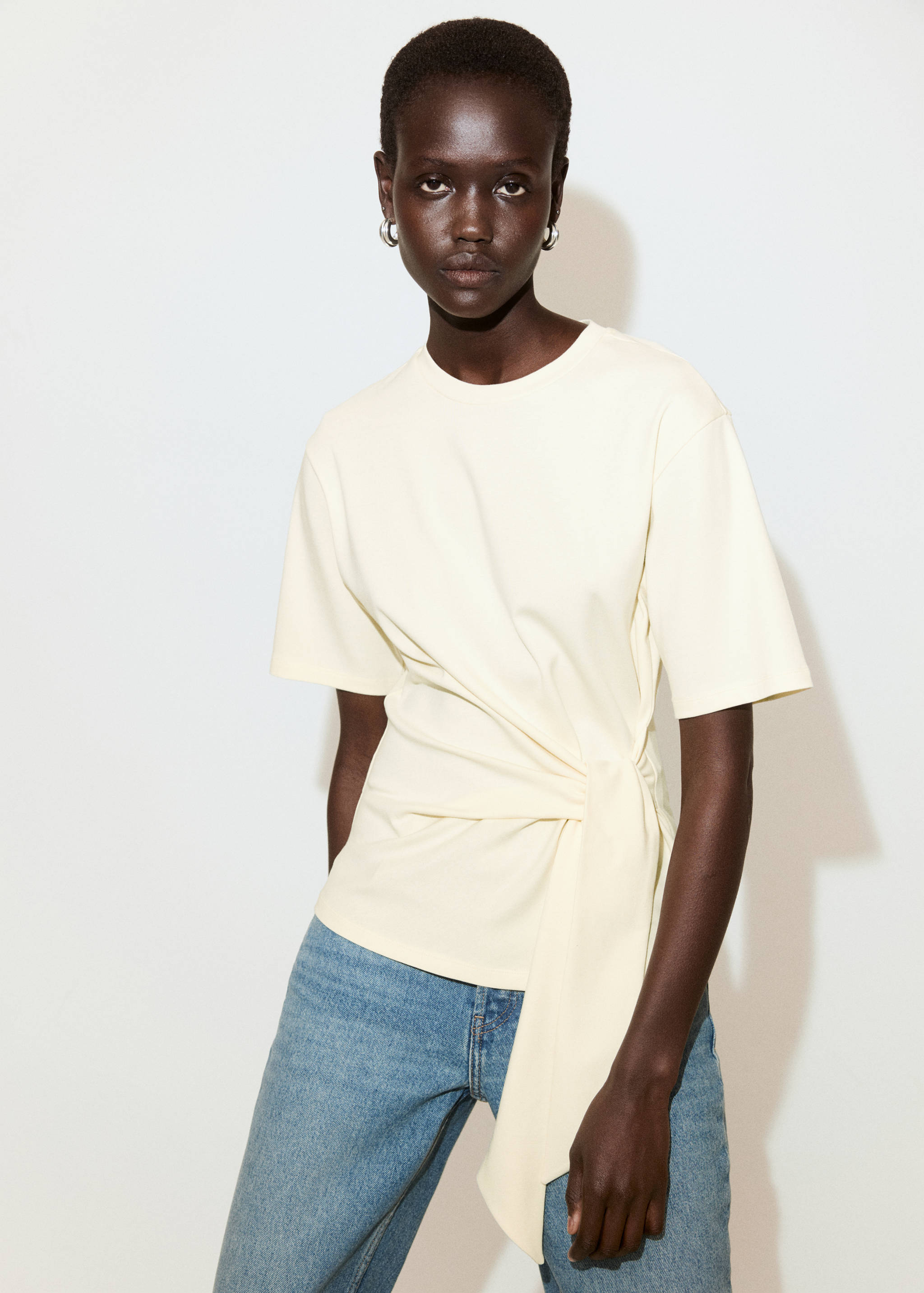 Cotton T-shirt with side bow - Details of the article 2