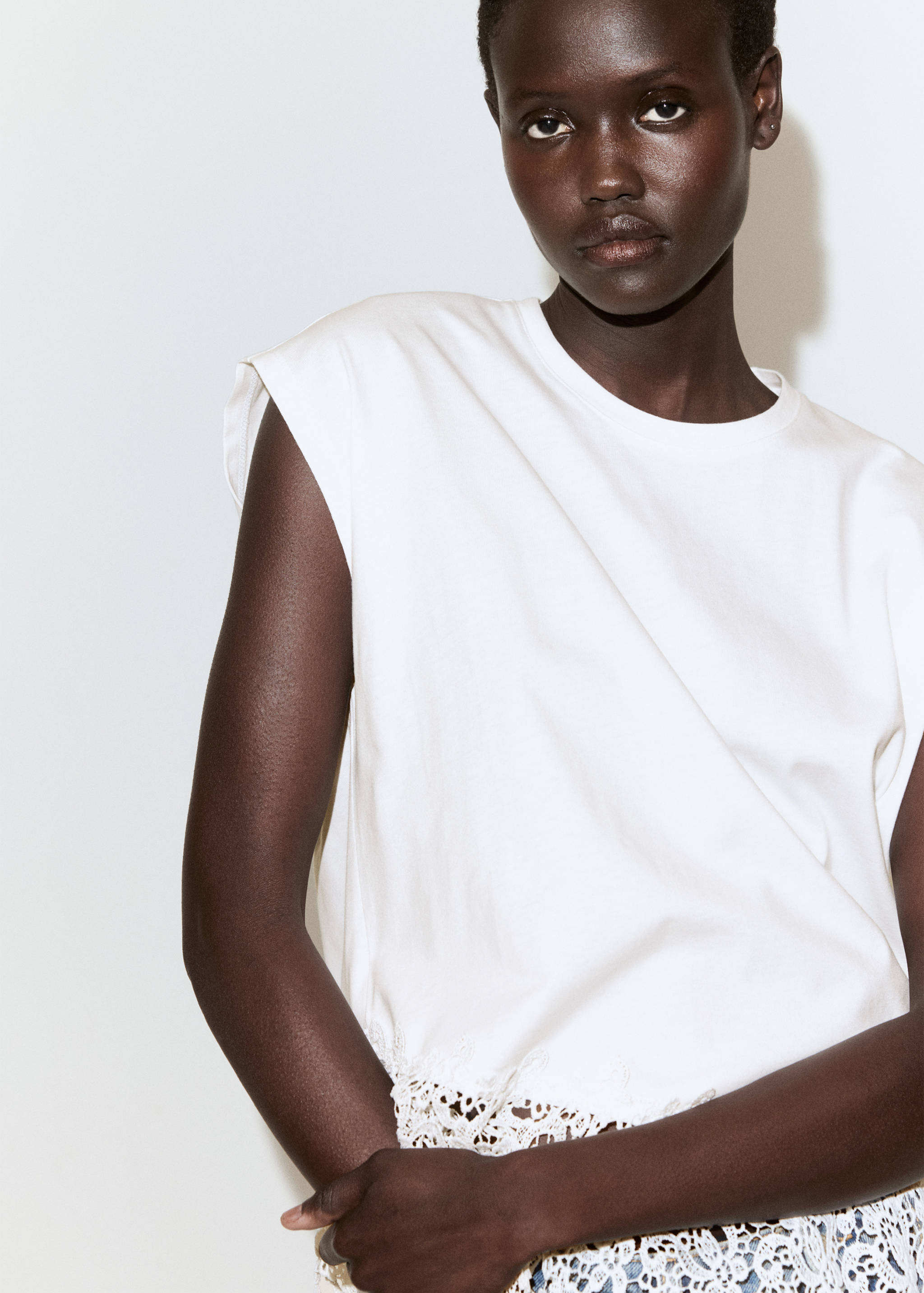 Cotton T-shirt with broderie anglaise embroidery - Details of the article 1