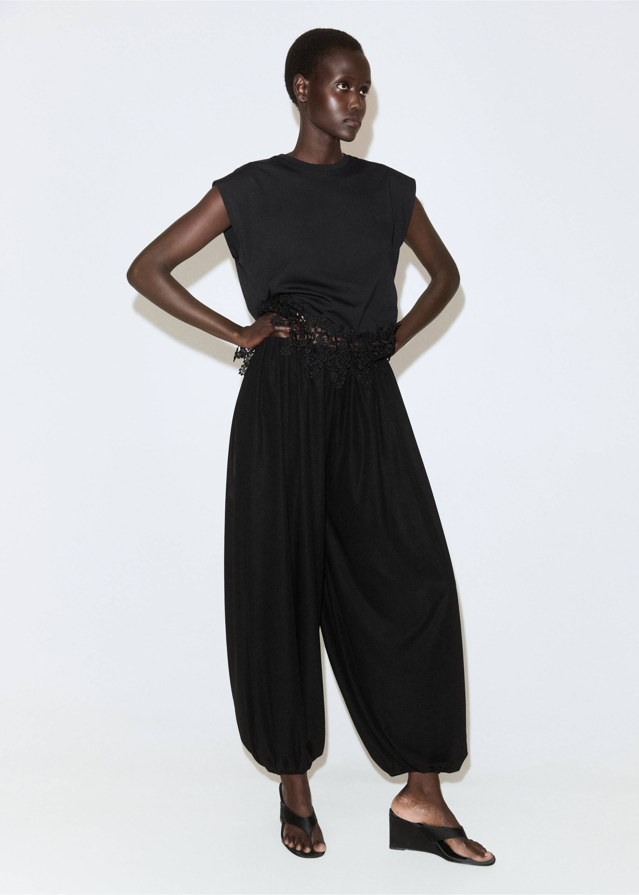 Cotton T-shirt with broderie anglaise embroidery - General plane, Black. Ref: 27029087-00.