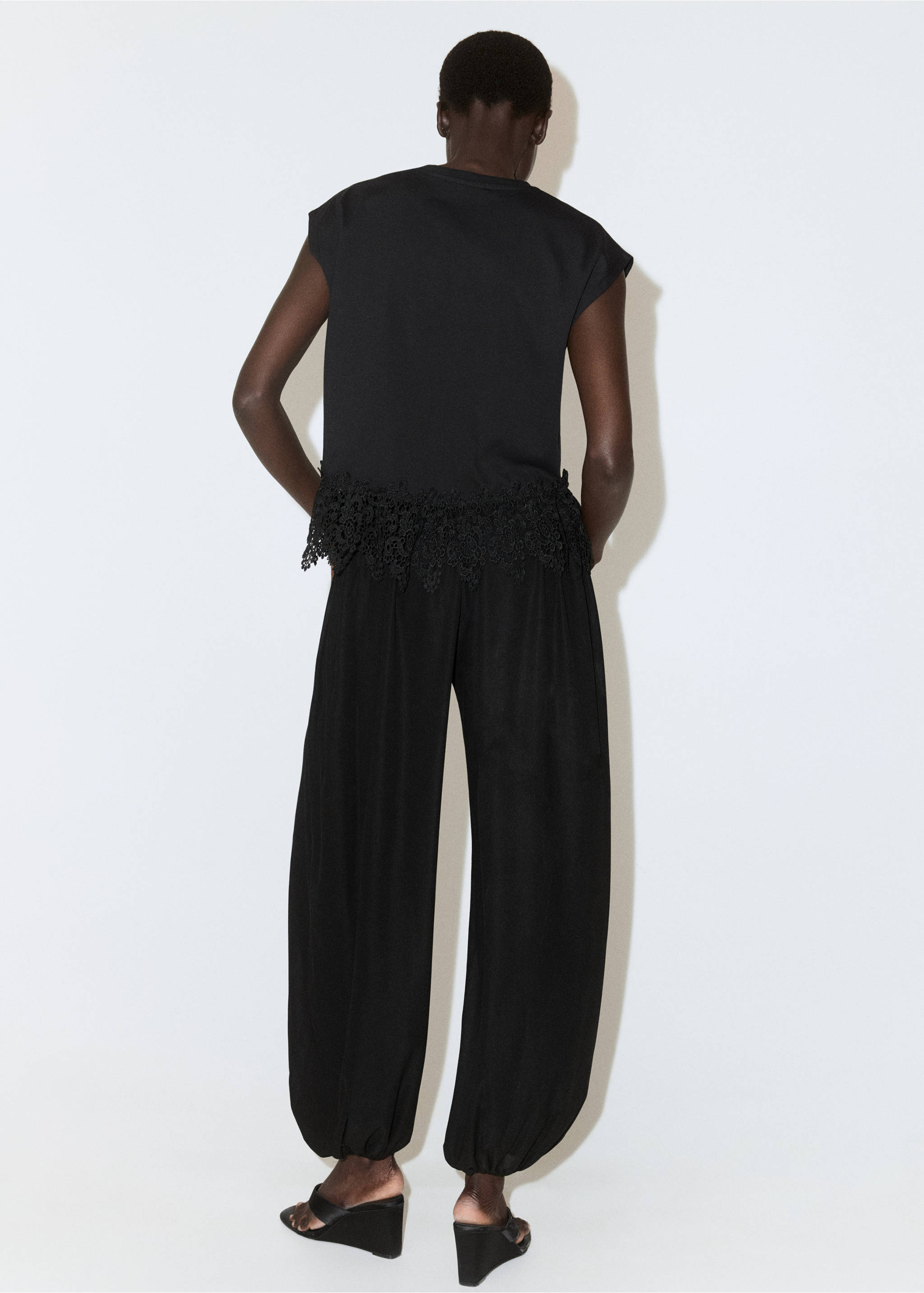 Cotton T-shirt with broderie anglaise embroidery - Reverse of the article, Black. Ref: 27029087-00.