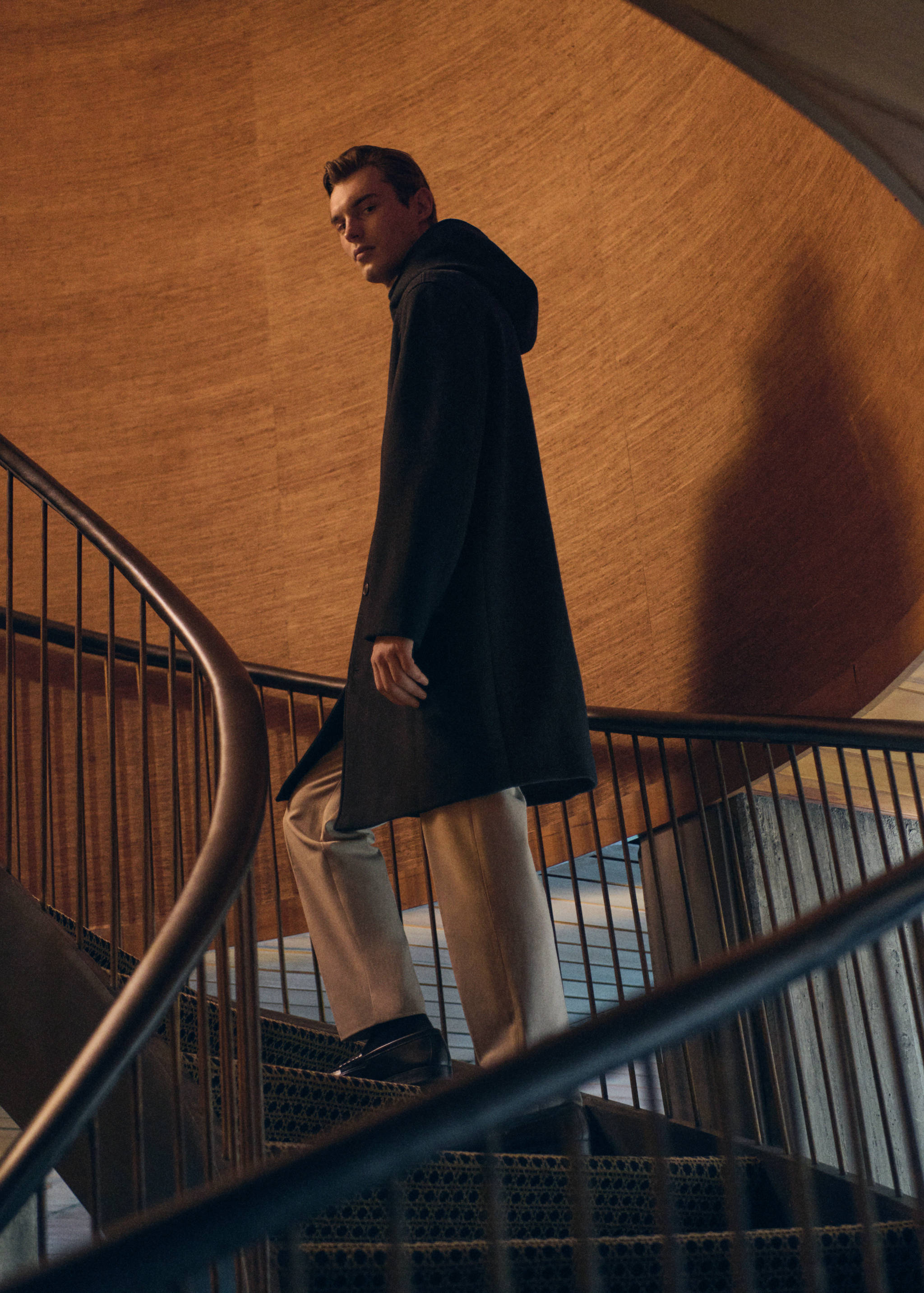 Kappa i ullblandning med huva - Detaljer om artikeln 3, Svart. Ref: 27031180-00.