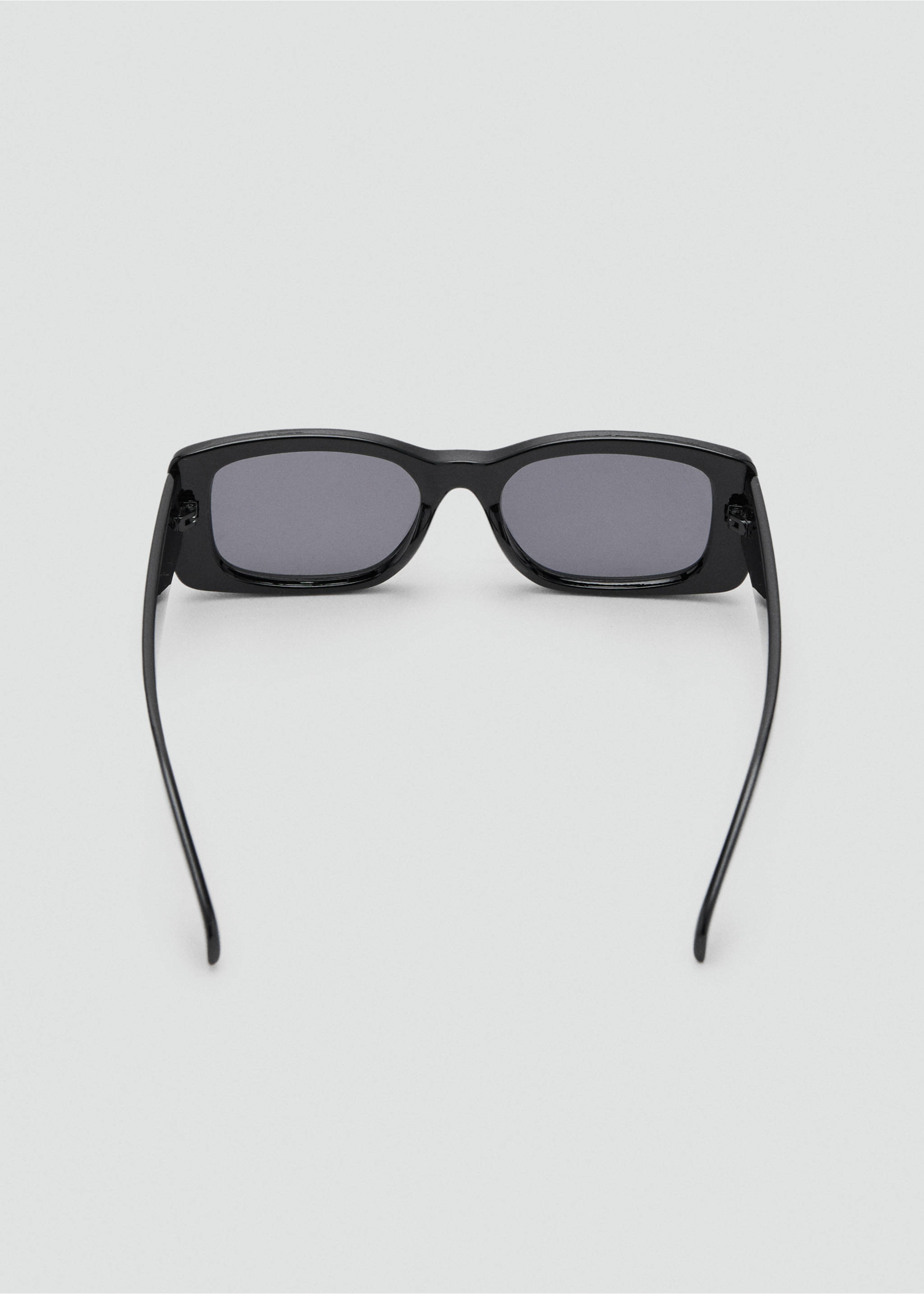 Sonnenbrille mit rechteckigem Brillengestell - Detail des Artikels 1, Schwarz. Ref: 27031182-00.