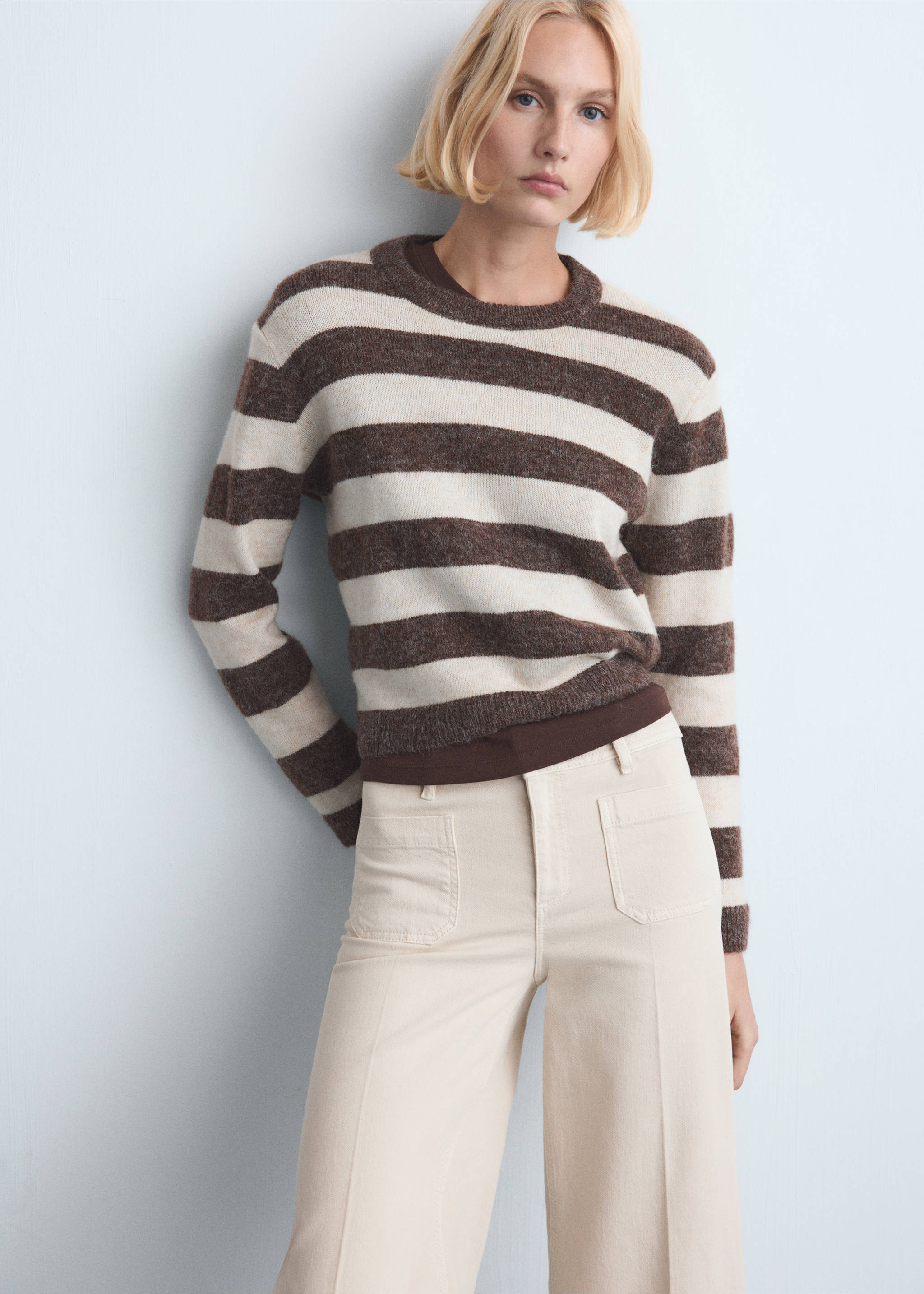 Wide leg jeans with pockets - Details of the article 1, Sand. Ref: 27031190-00.