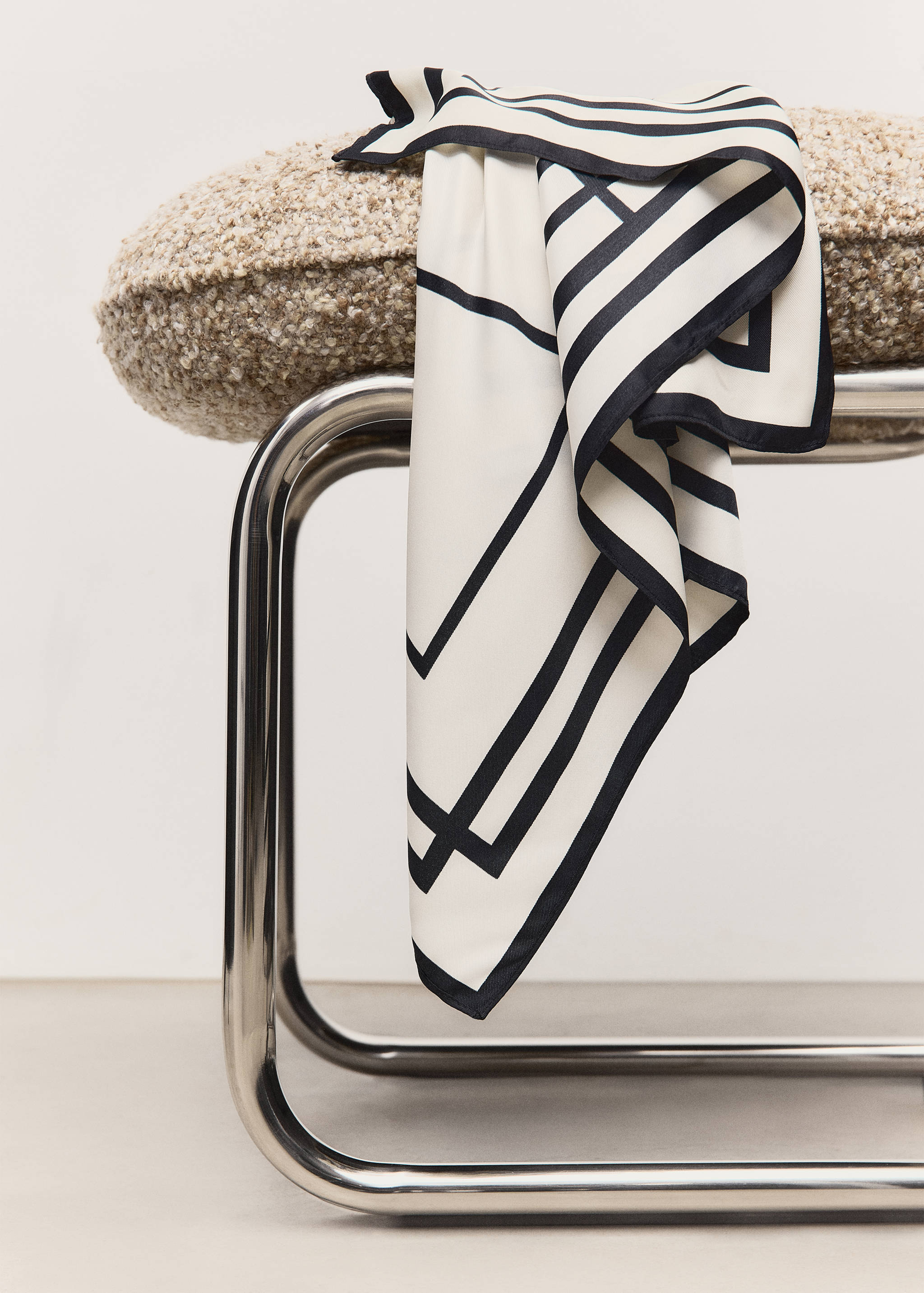 وشاح بطباعة هندسية - تفاصيل المنتج 6