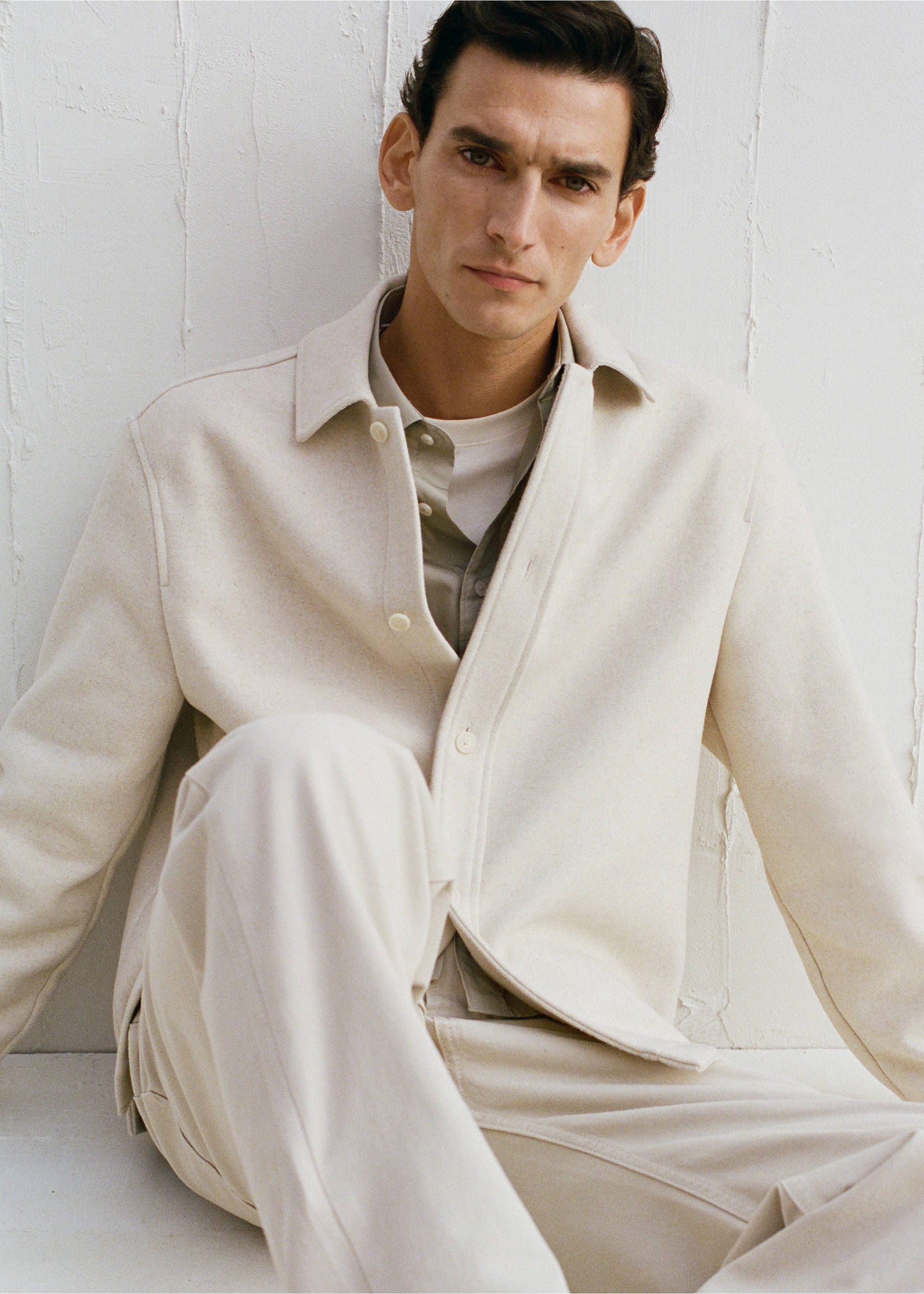 Sobrecamisa de lã com botões - Pormenor do artigo 5, Areia. Ref: 27031231-00.