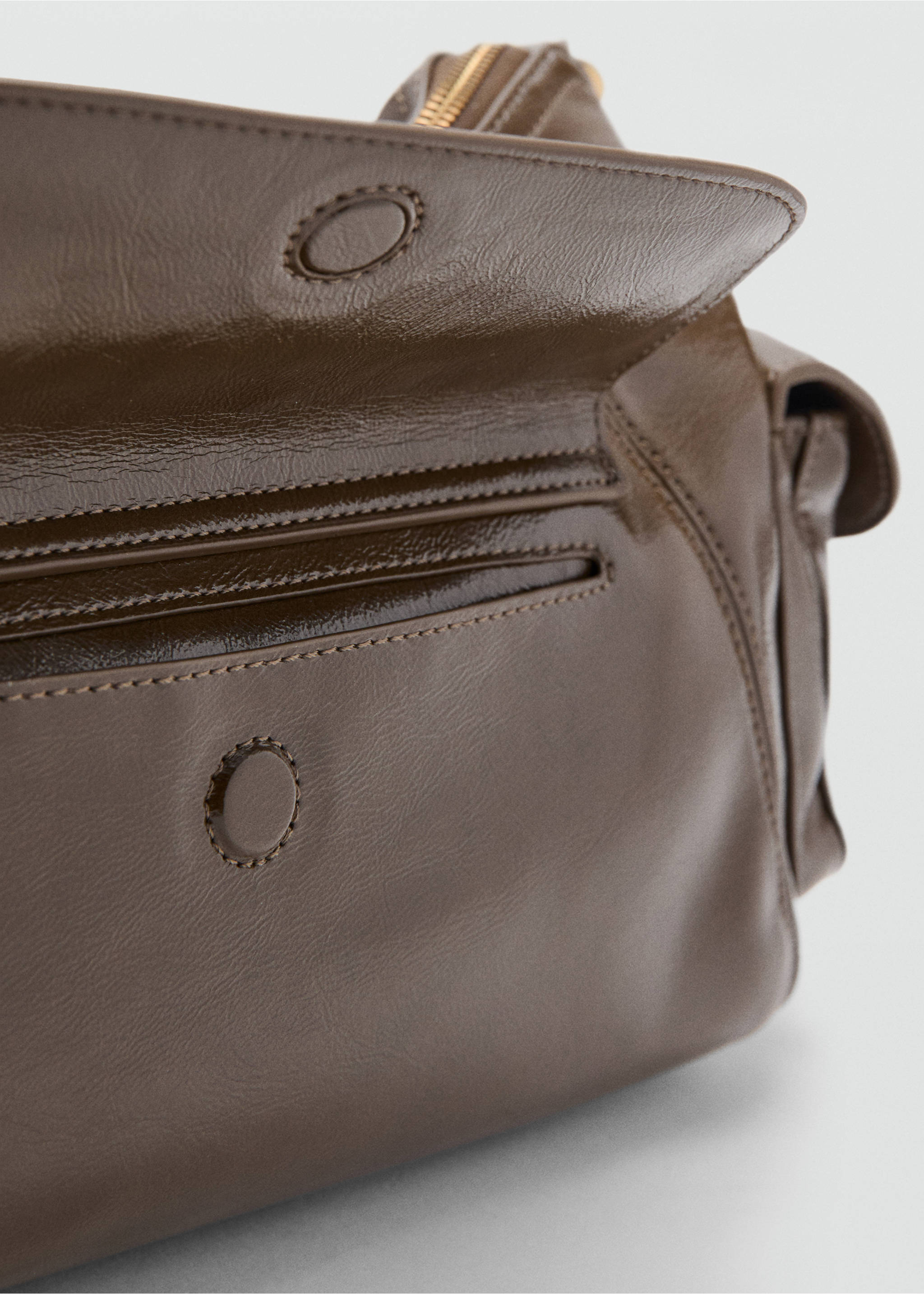 Shoulder bag with pockets - Details of the article 3, Khaki. Ref: 27031235-00.