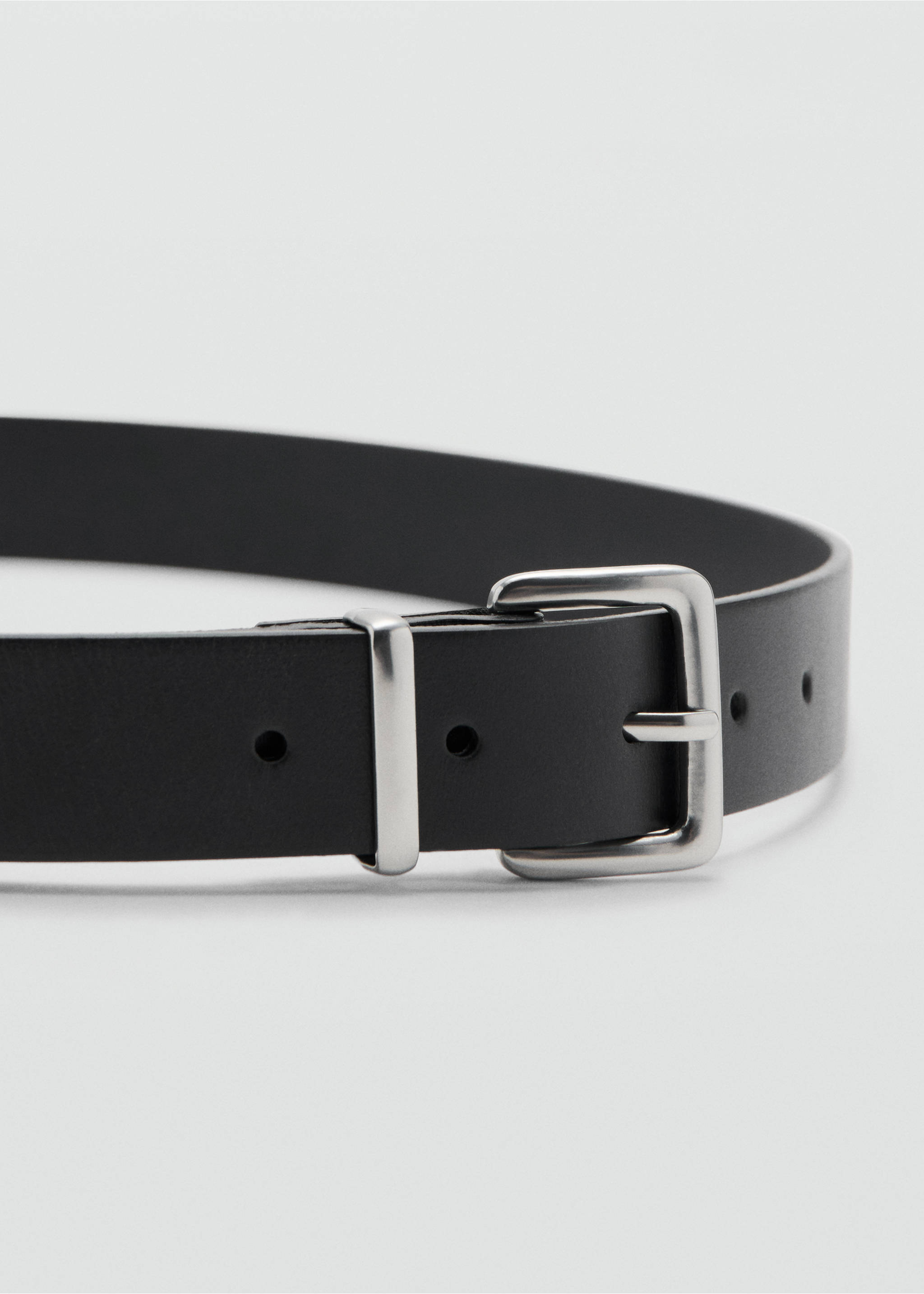 Buckle leather belt - Medium plane, Black. Ref: 27031251-00.