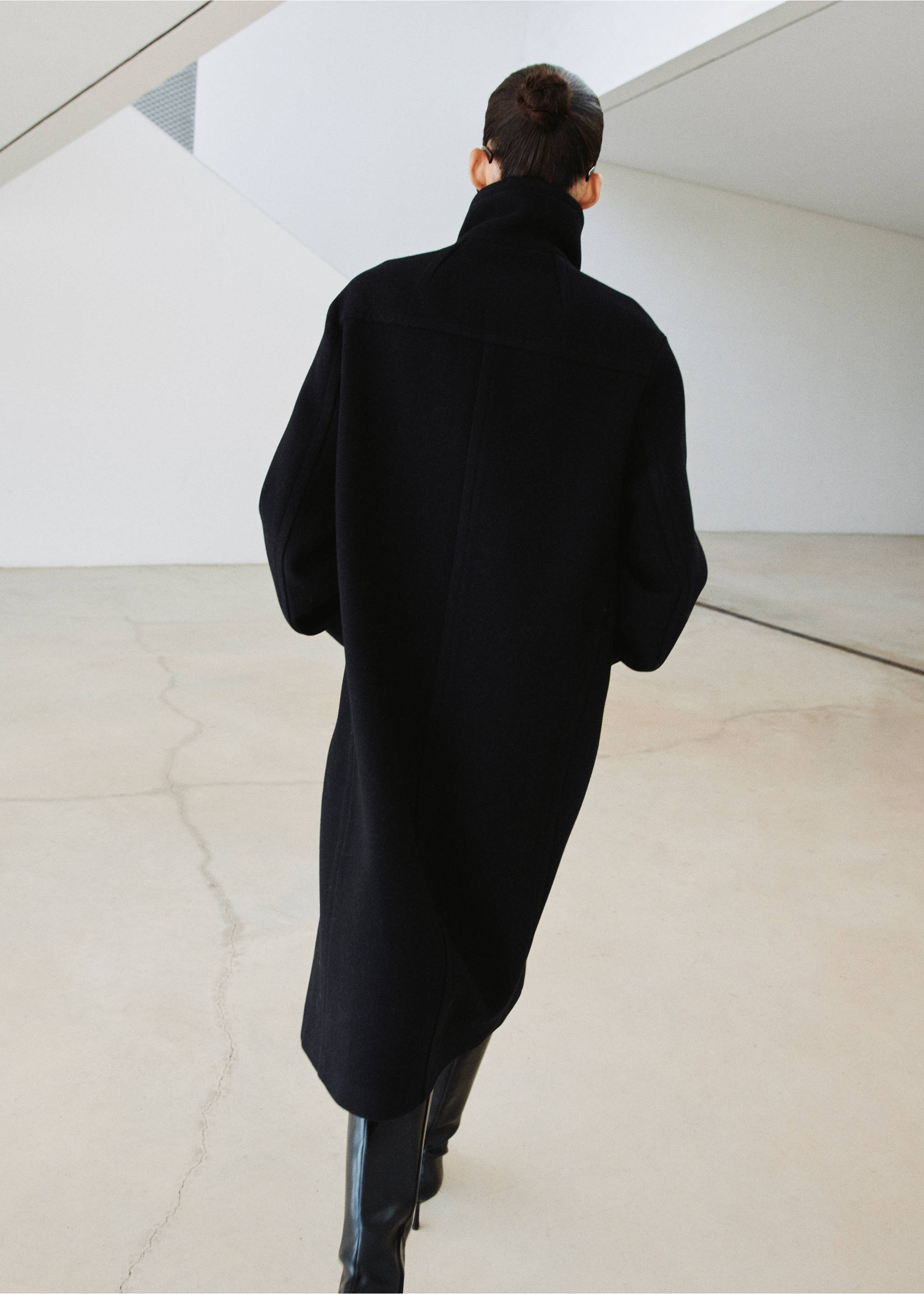 Wool-blend funnel-neck coat - Reverse of the article, Black. Ref: 27031261-00.
