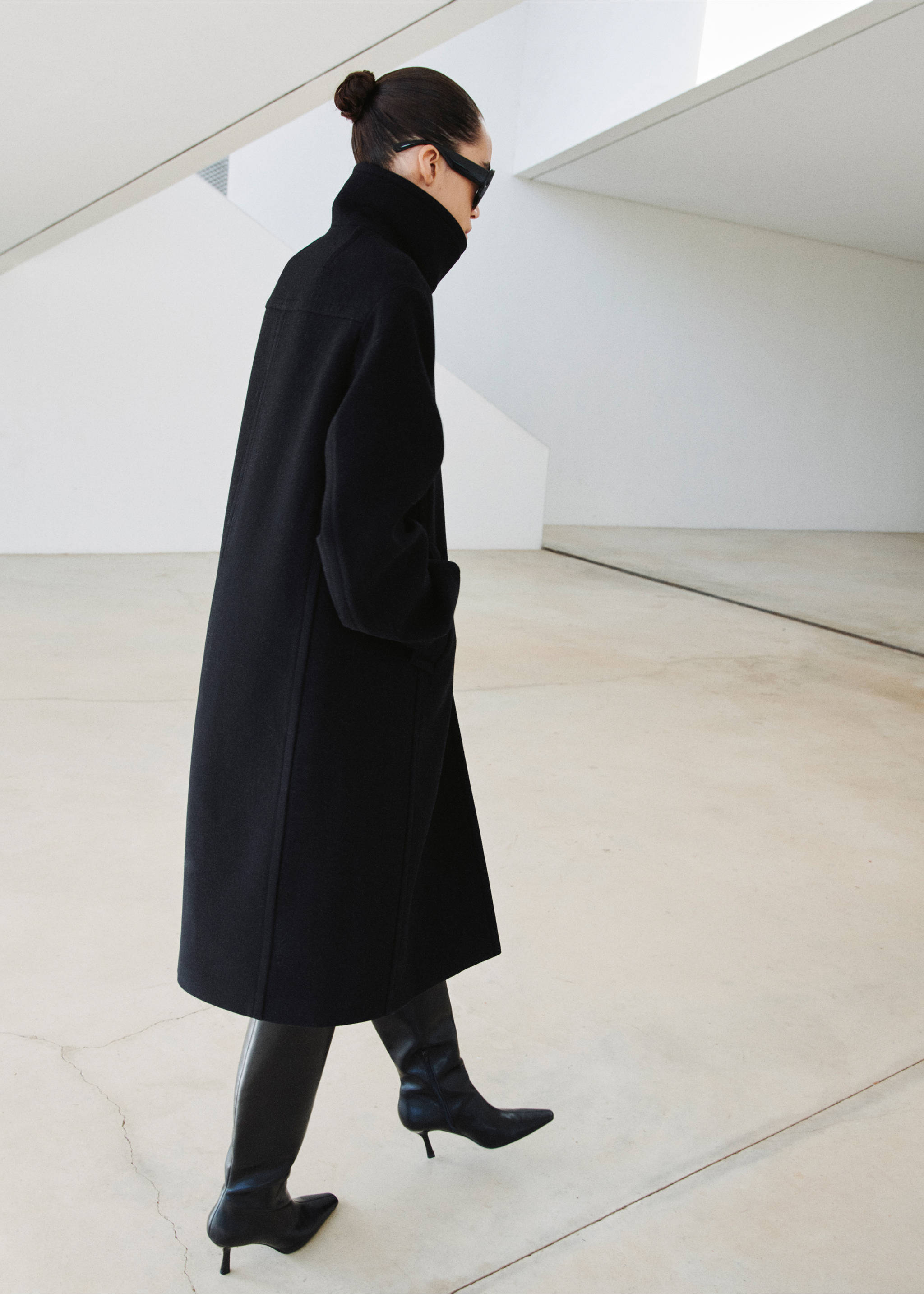 Wool-blend funnel-neck coat - Details of the article 2, Black. Ref: 27031261-00.