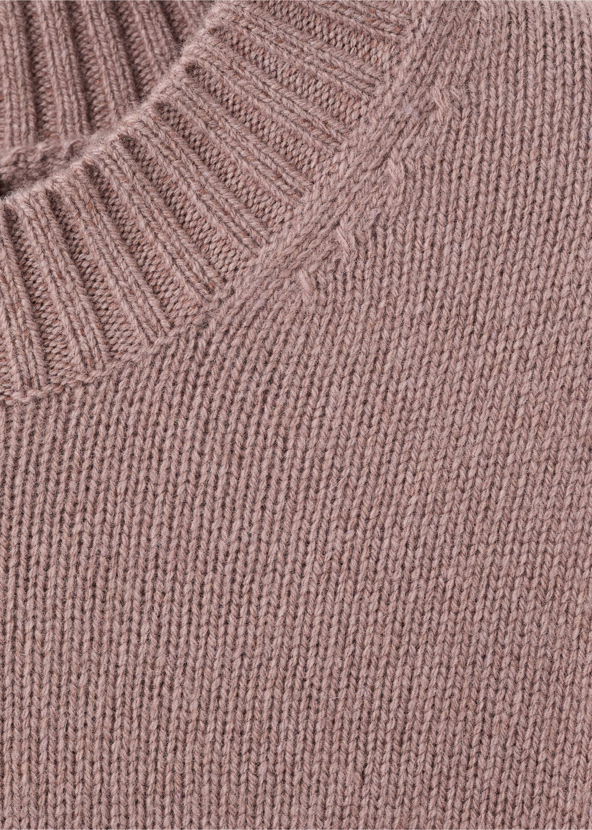100% Italian wool knitted sweater - Details of the article 8, Pale Pink. Ref: 27031263-00.