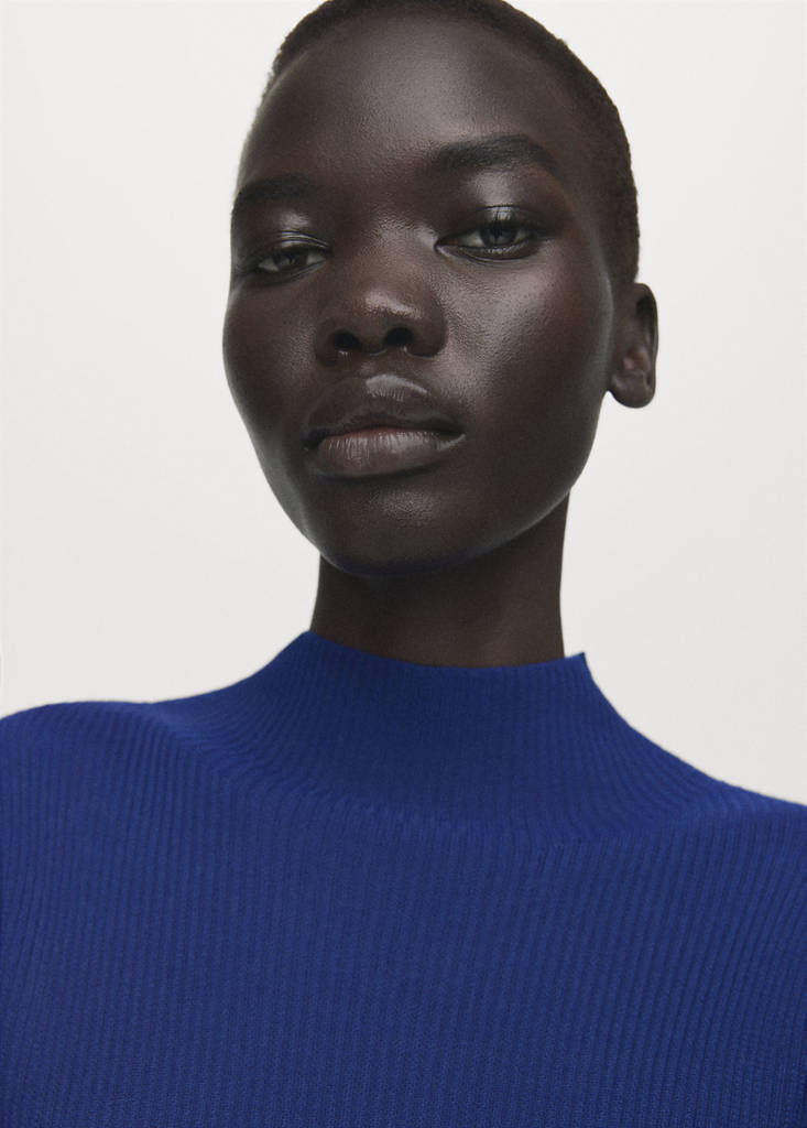 Sweater with asymmetrical turtleneck — Vibrant blue