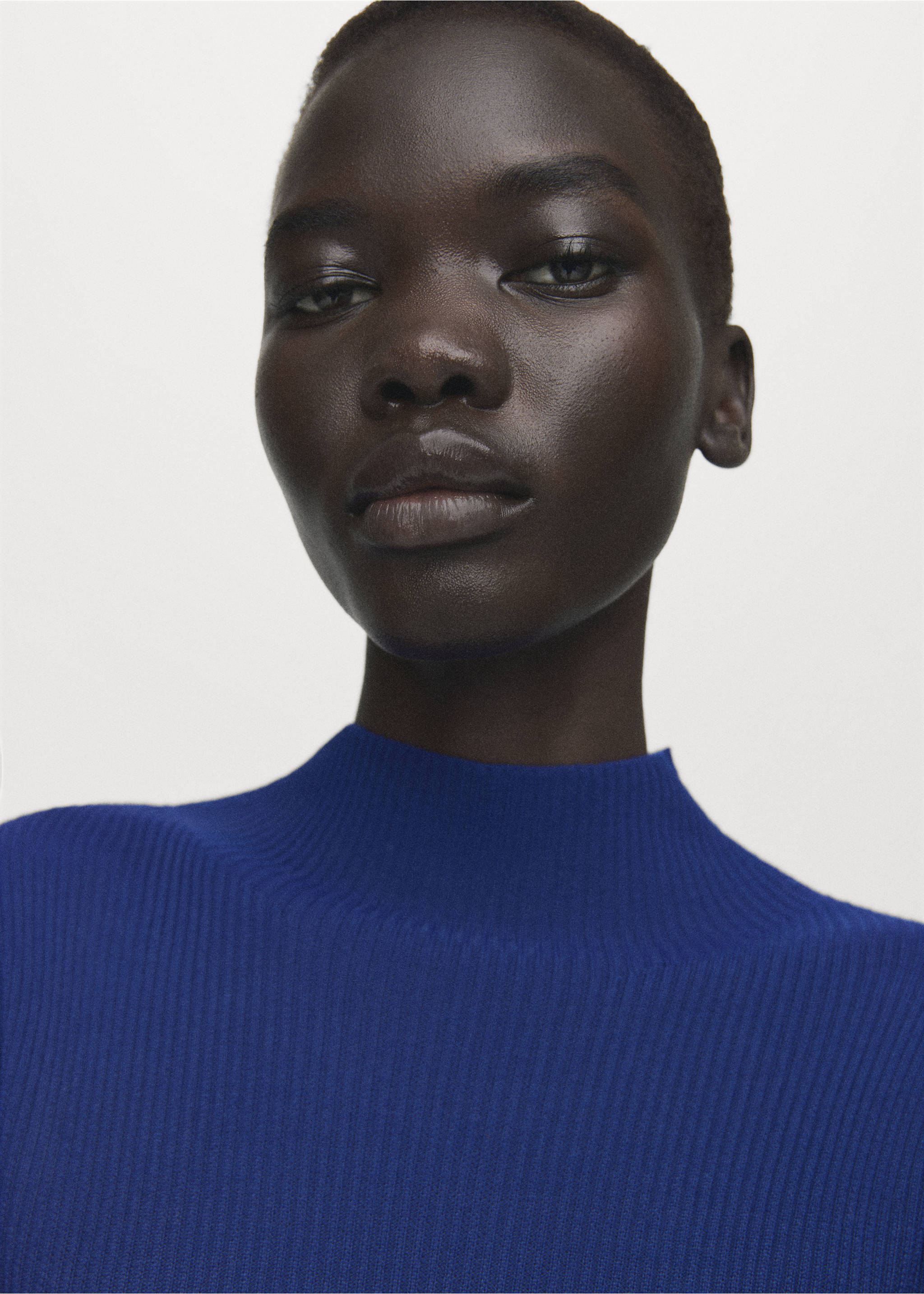 Pull asymétrique  col montant - Détail de l'article 1, Bleu électrique. Ref: 27031268-00.